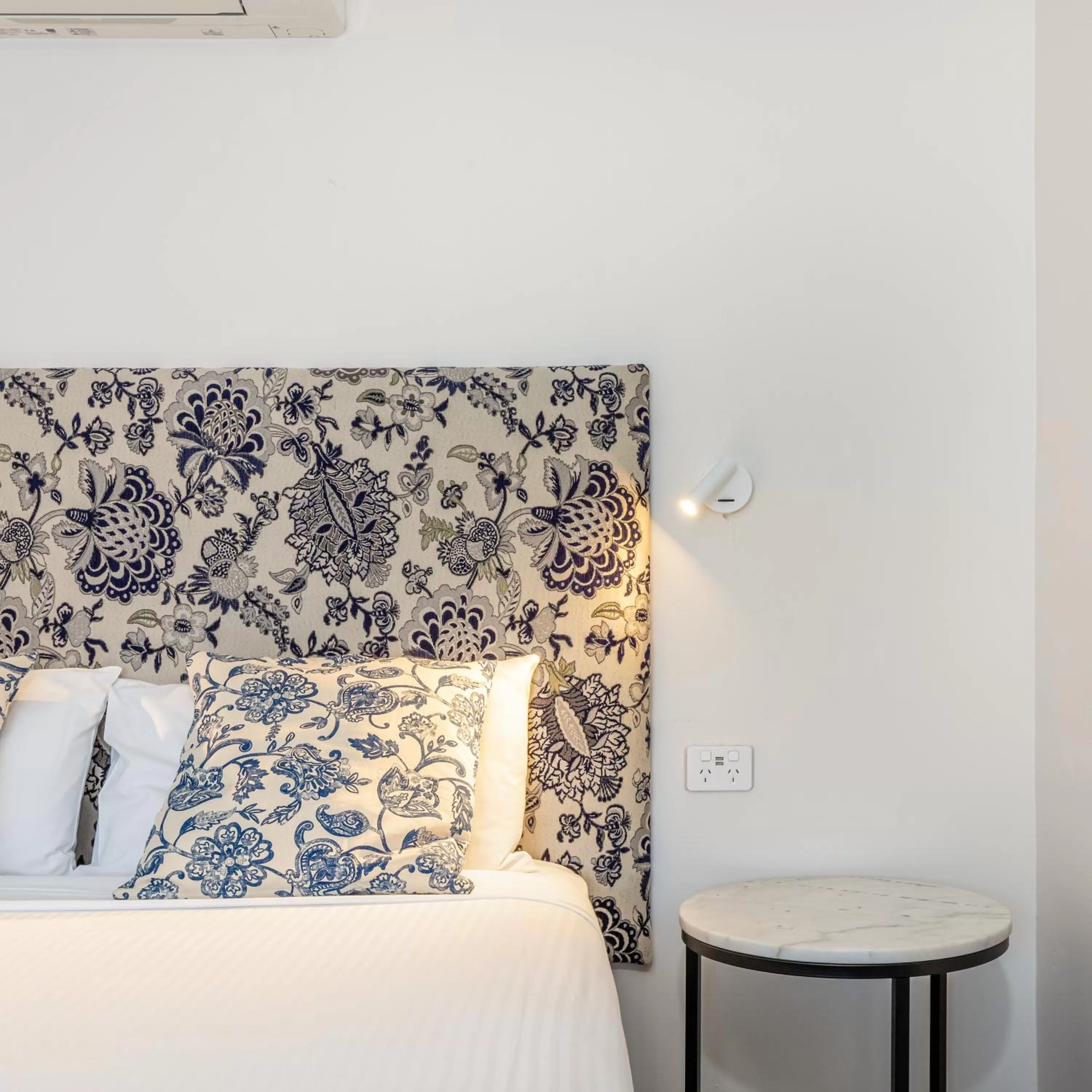 Bedroom, Bed in Batemans Bay Lodge