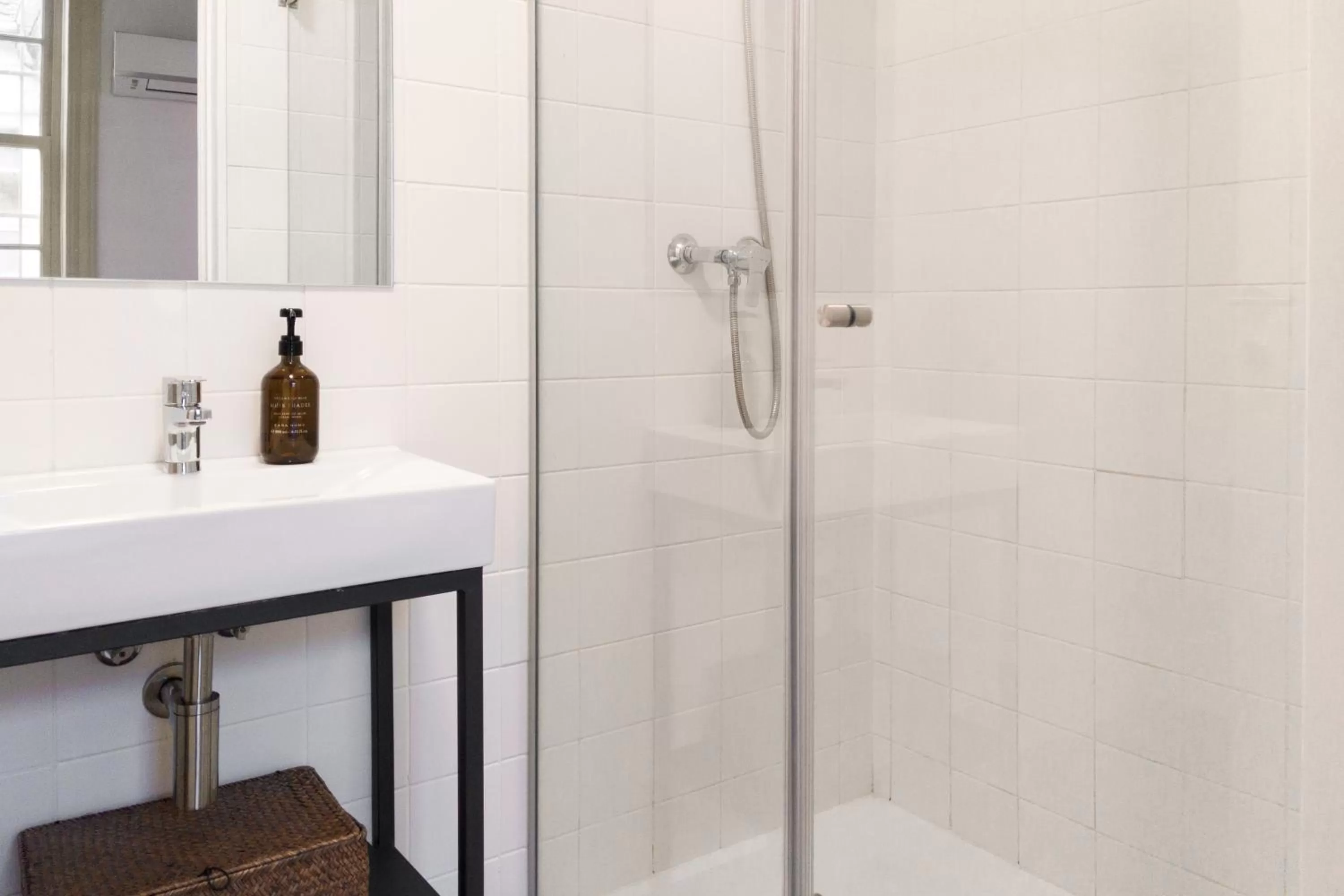 Shower, Bathroom in Alameda Suites @ Porto River