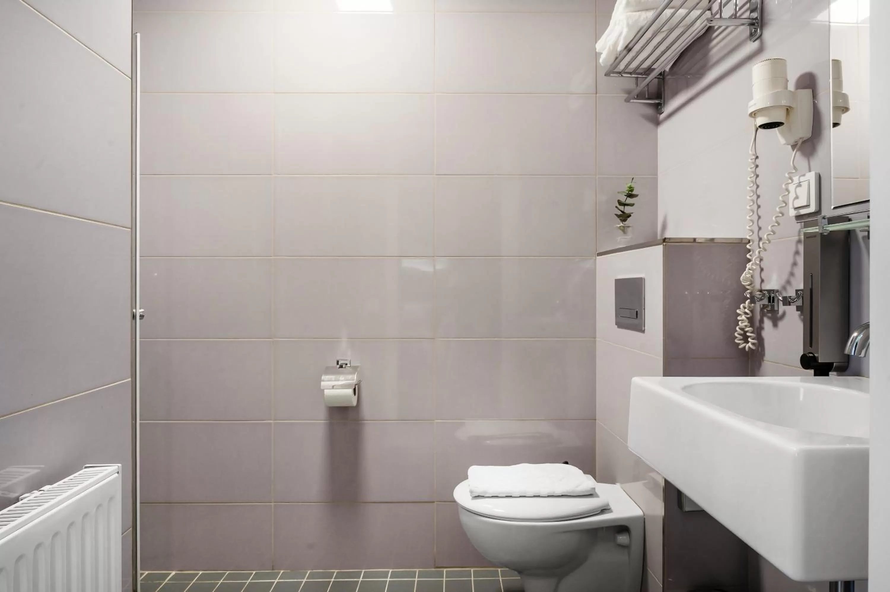 Shower in Hotel Point