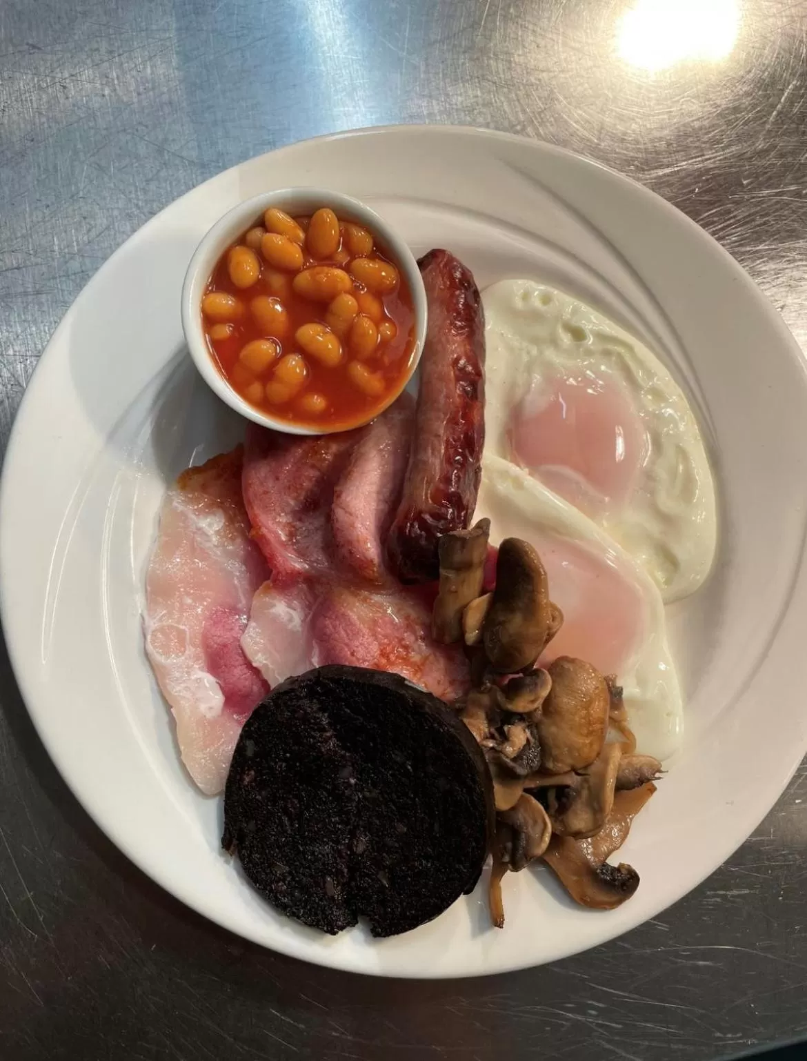 Restaurant/places to eat in Hedley House Hotel & Apartments