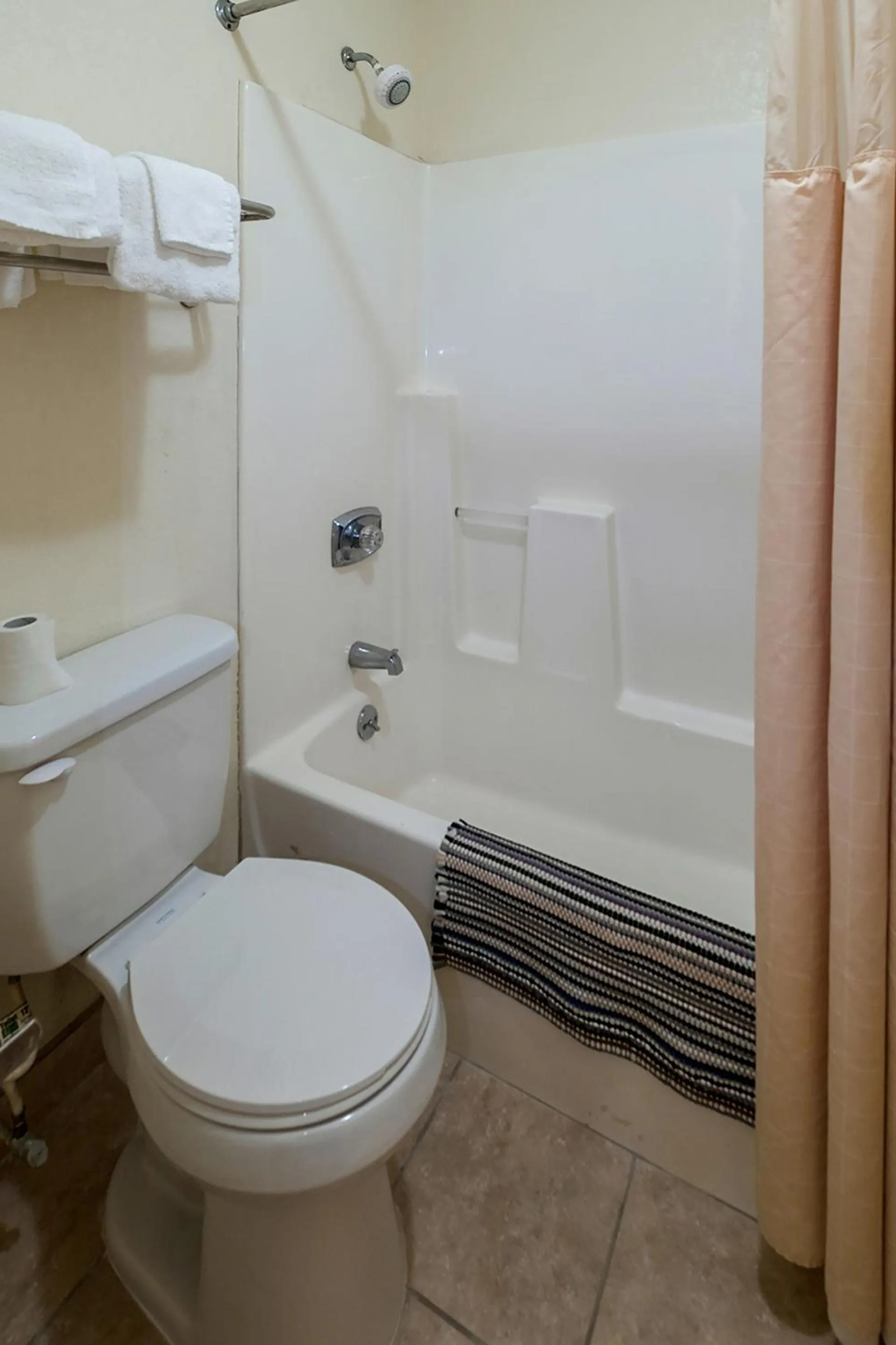 Bathroom in OYO Hotel Manning SC