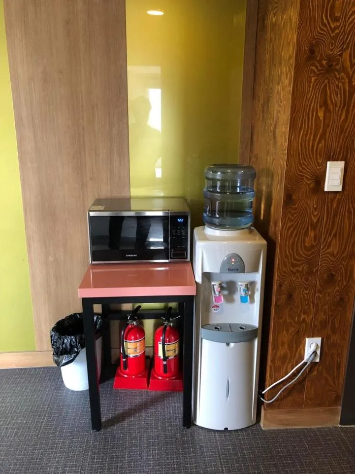 Restaurant/places to eat in Champion Hotel