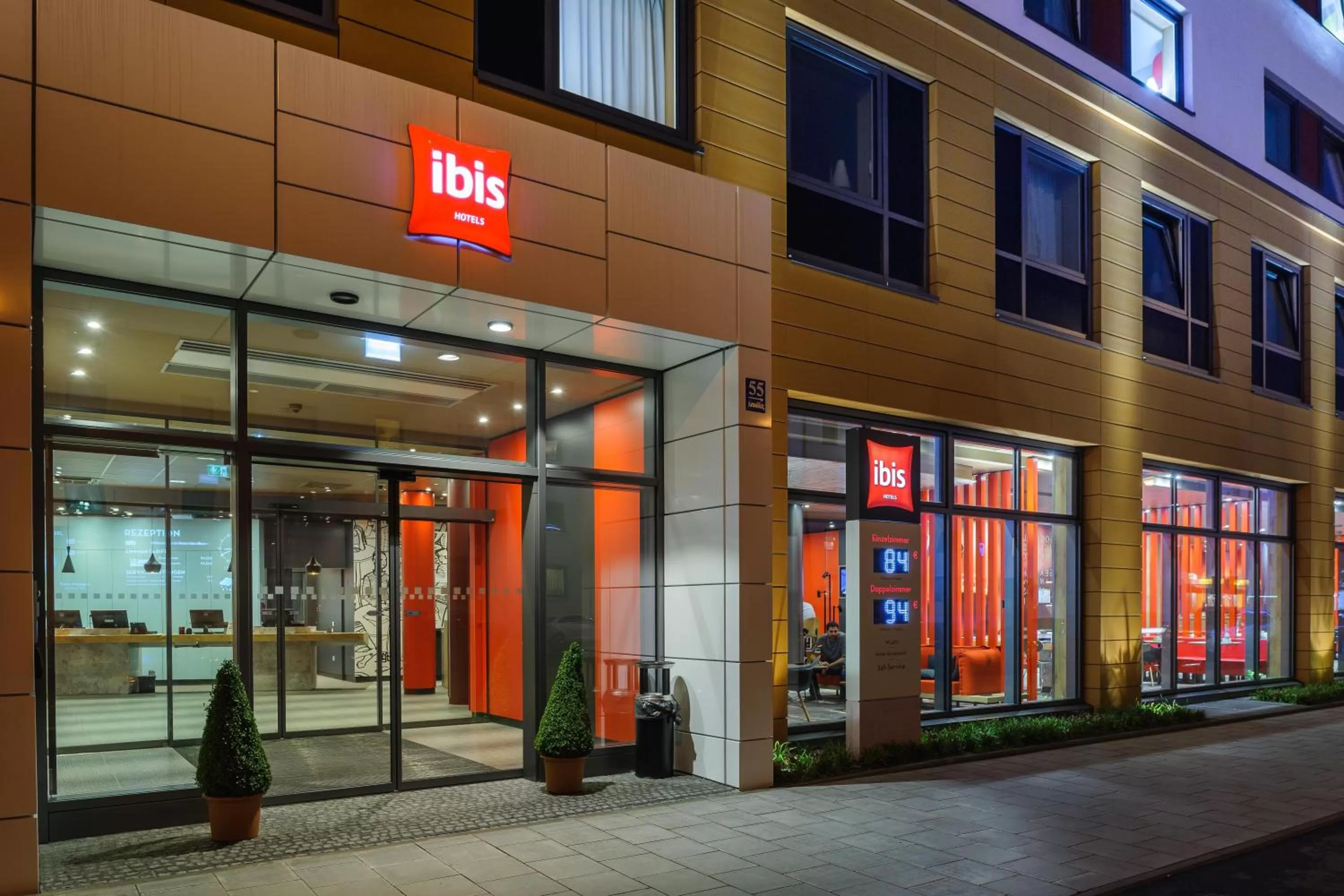 Facade/entrance in Ibis München City Arnulfpark