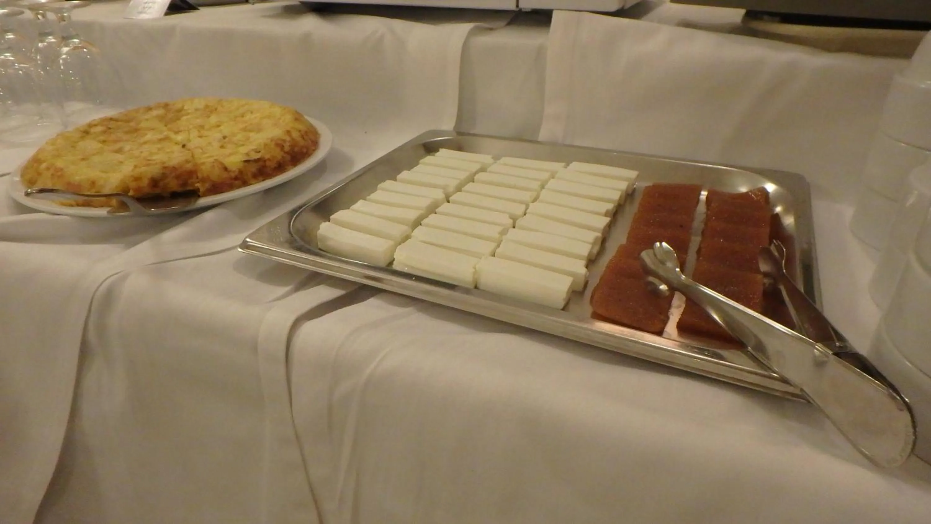 Buffet breakfast in Xalet Besolí