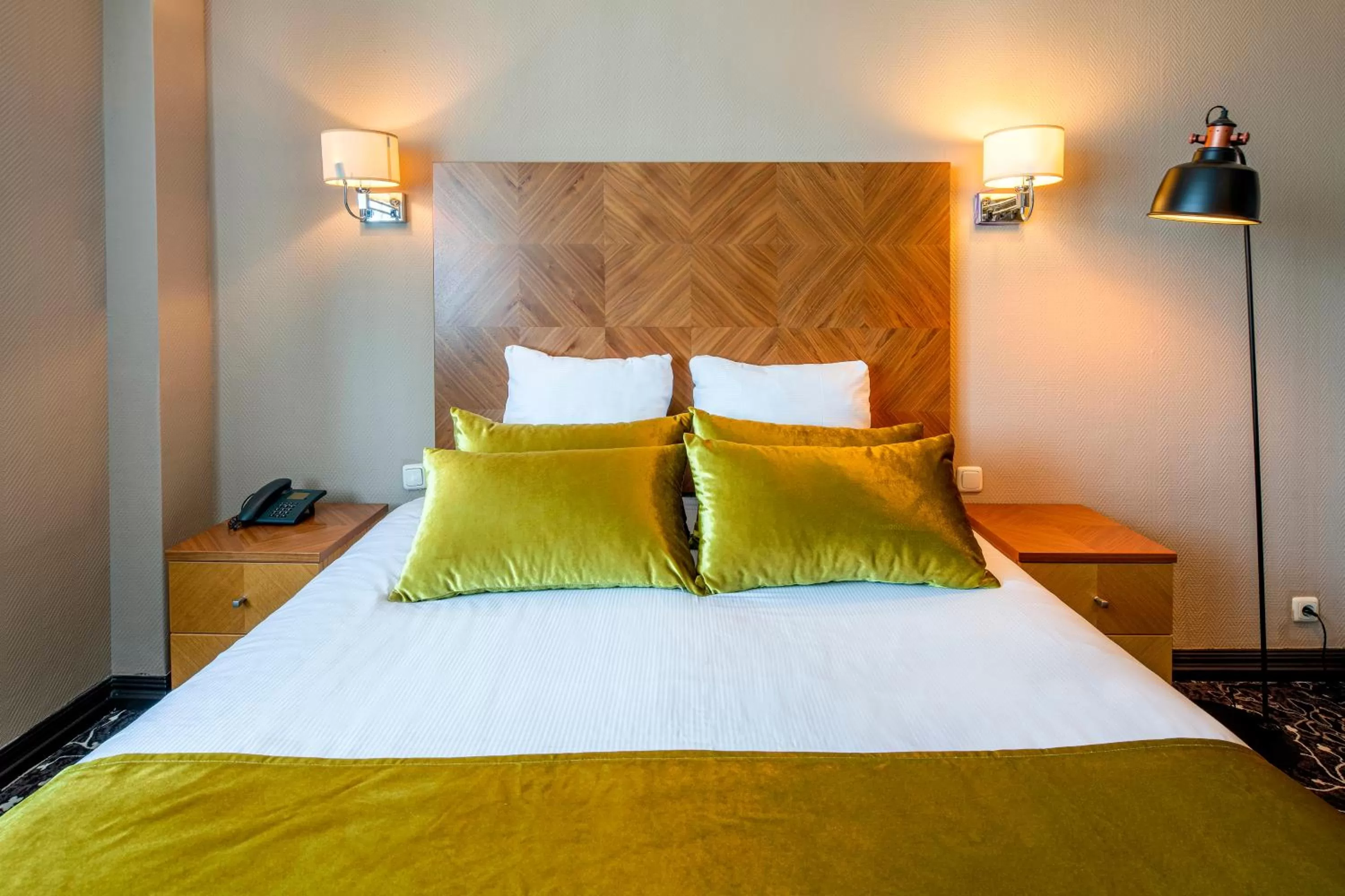 Other, Bed in The Alfred Hotel