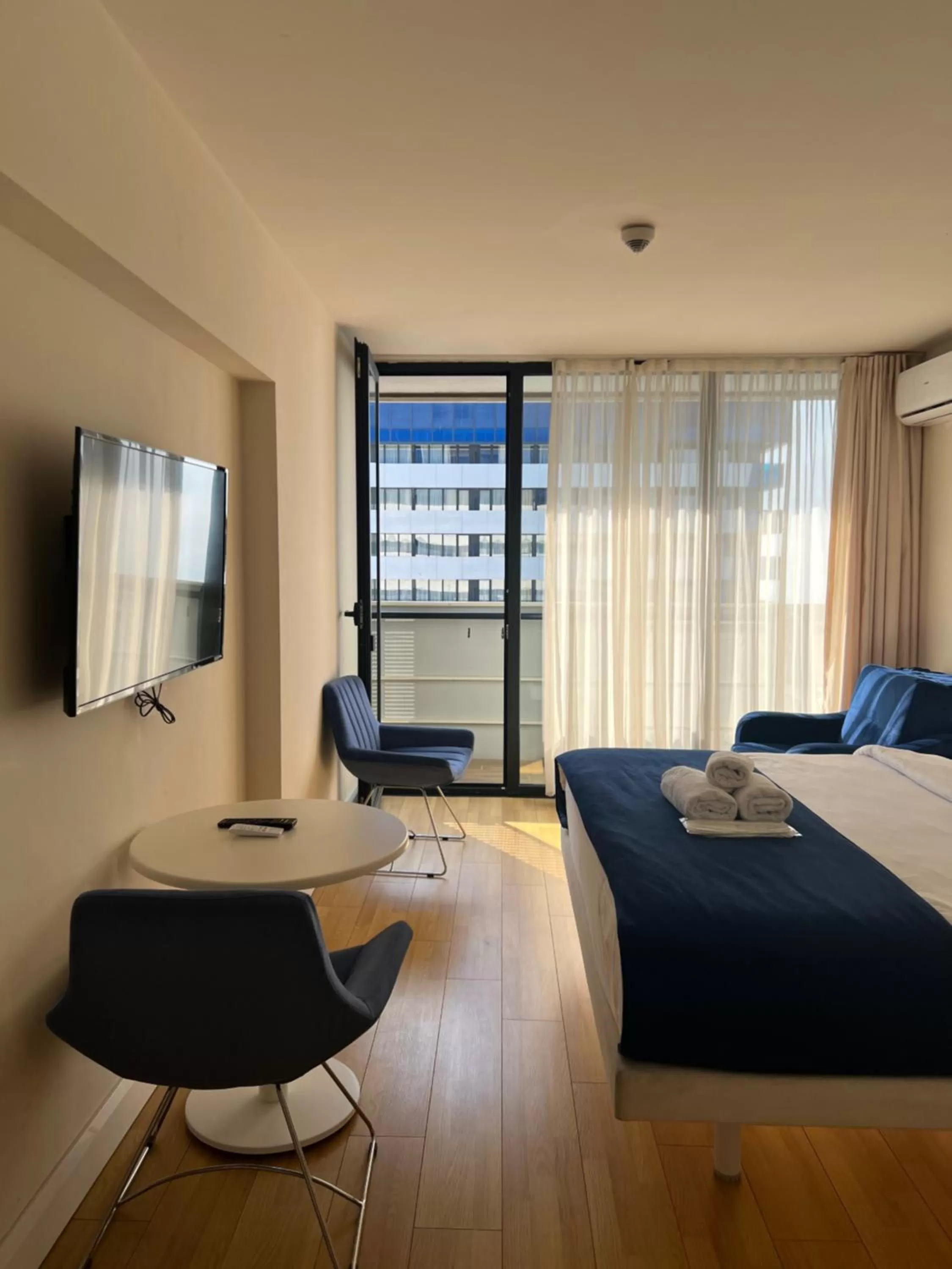 Communal lounge/ TV room in BaTumi ApartHoTel Black Sea coast