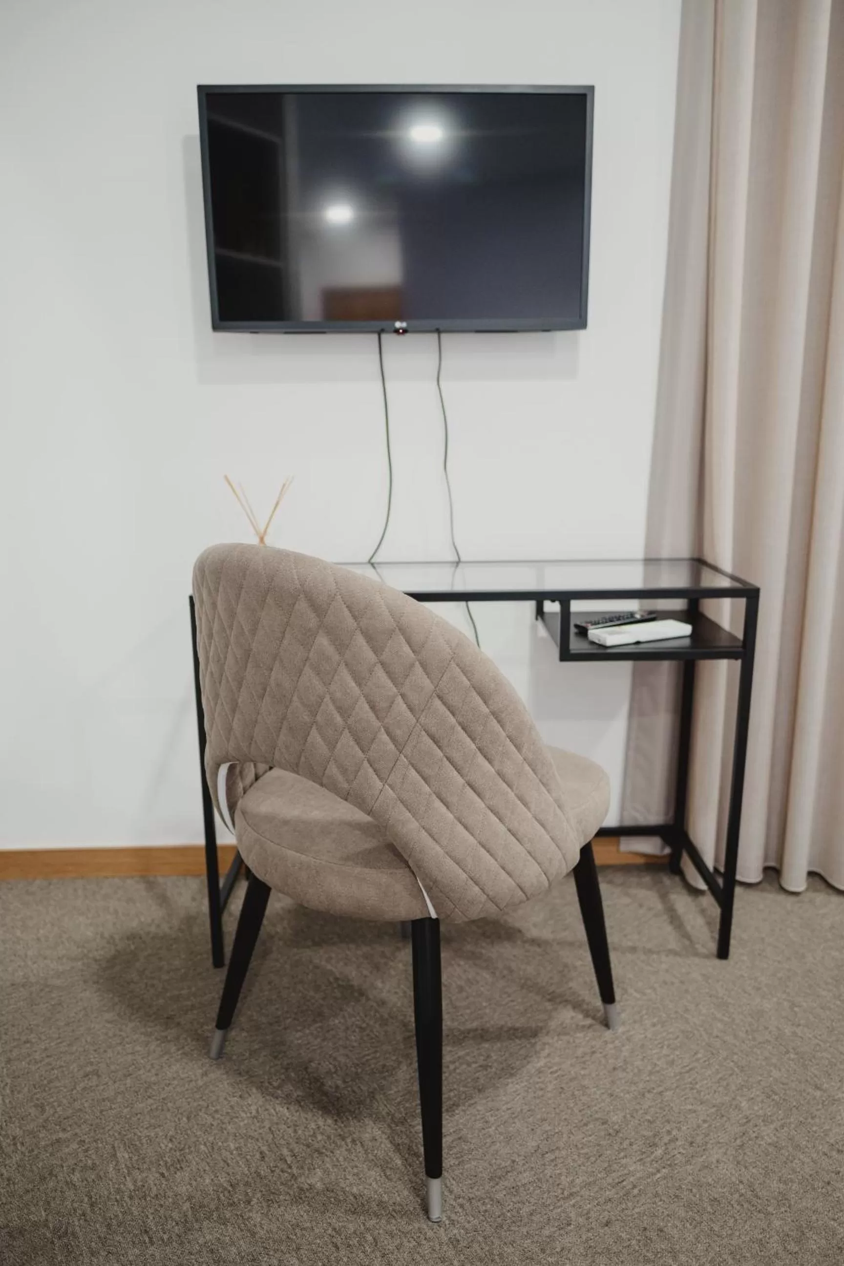 TV/Entertainment Center in Alojamento 88