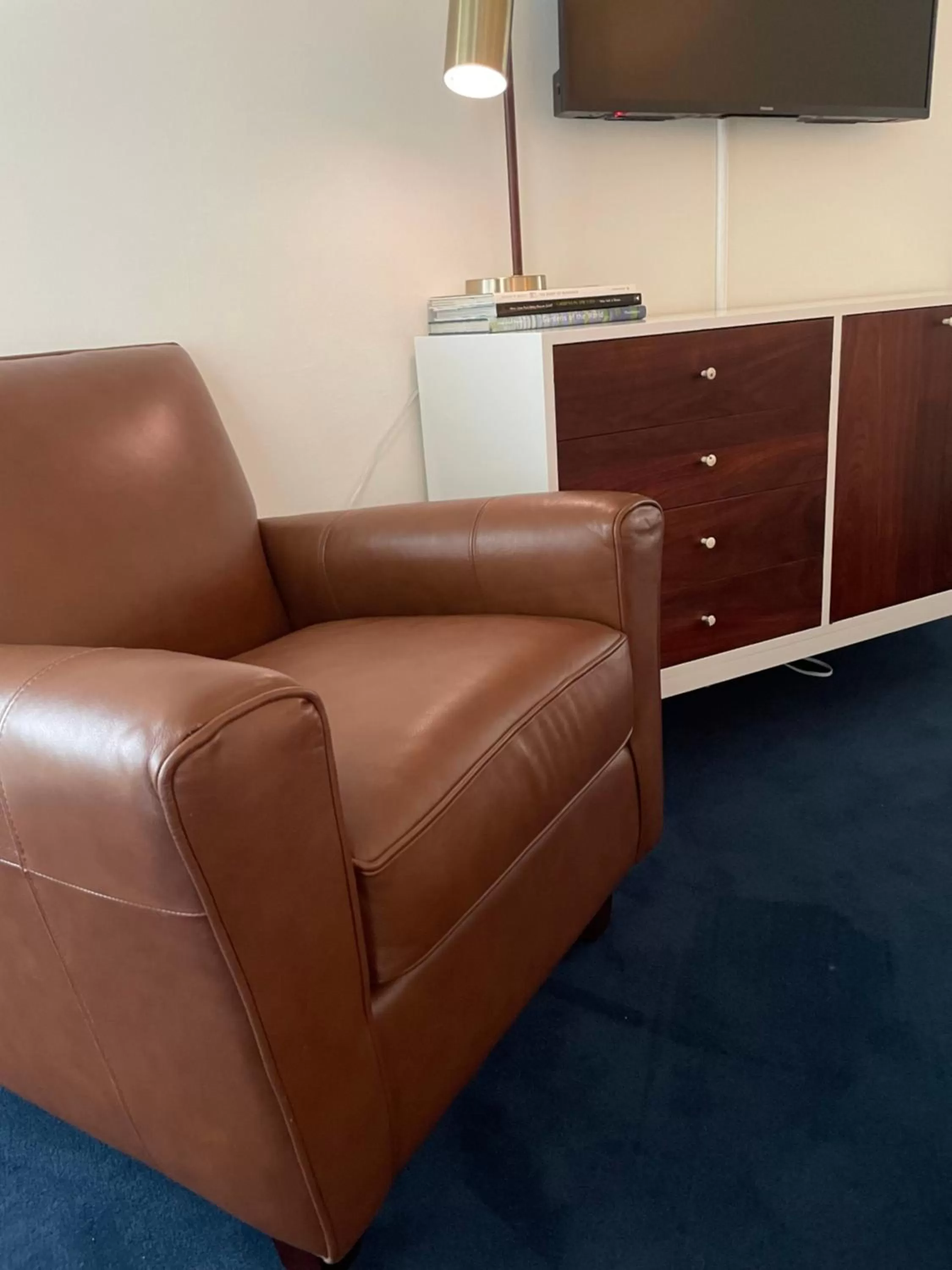 The Argus Hotel & Cocktail Lounge