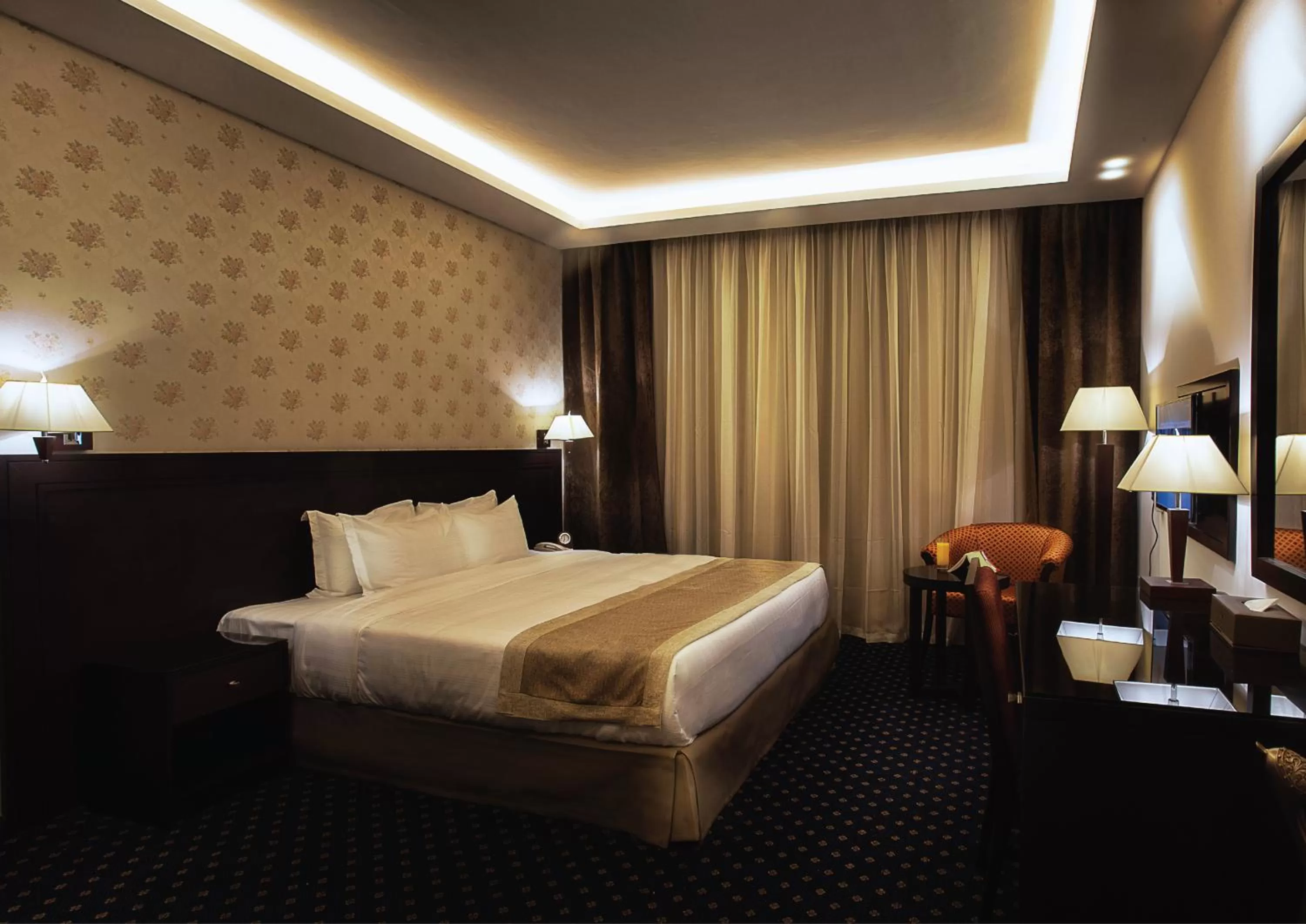 Bedroom, Bed in Seven Roses Hotel