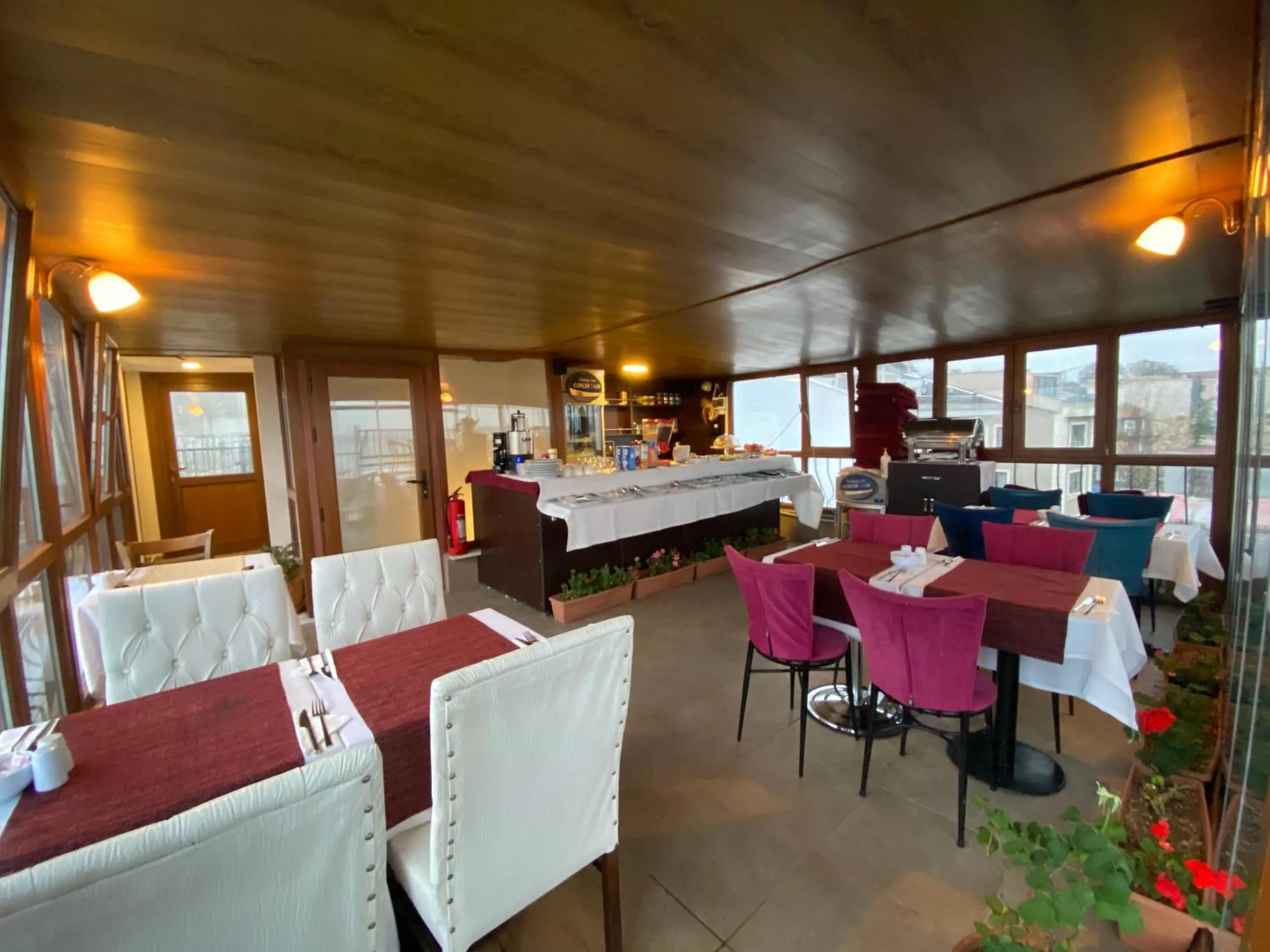 Restaurant/places to eat in Spinel Hotel - Old City