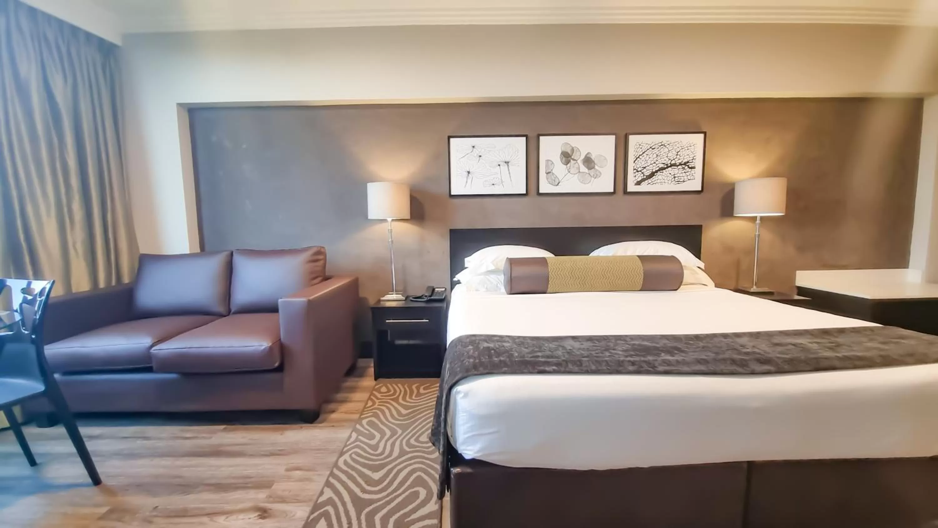 Bedroom, Bed in Belaire Suites Hotel