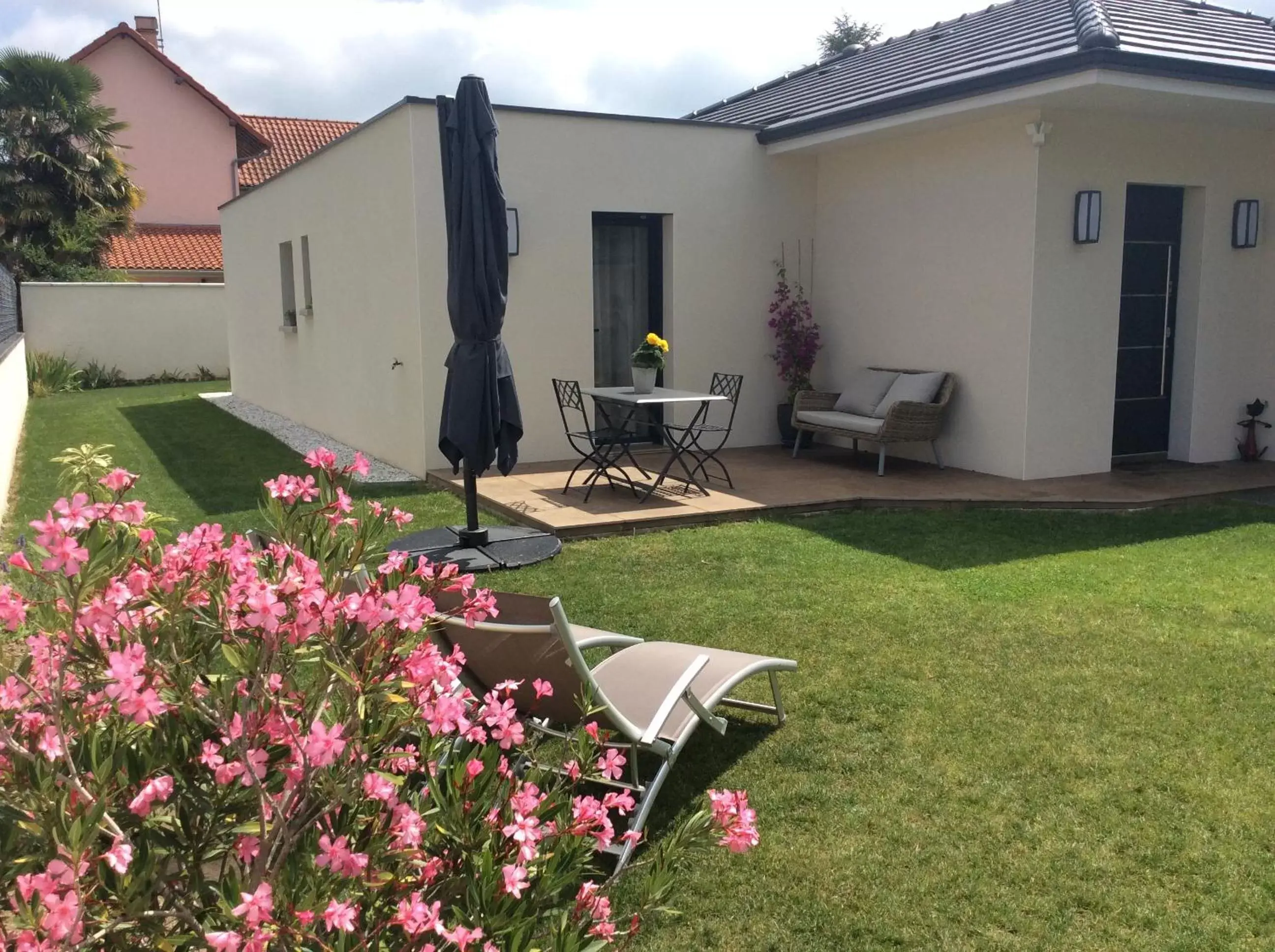 Du Côté de Chez Paule, chambre avec entrée indépendante et salle d'eau privative Du Côté de Chez Paule, chambre avec entrée indépendante et salle d'eau privative