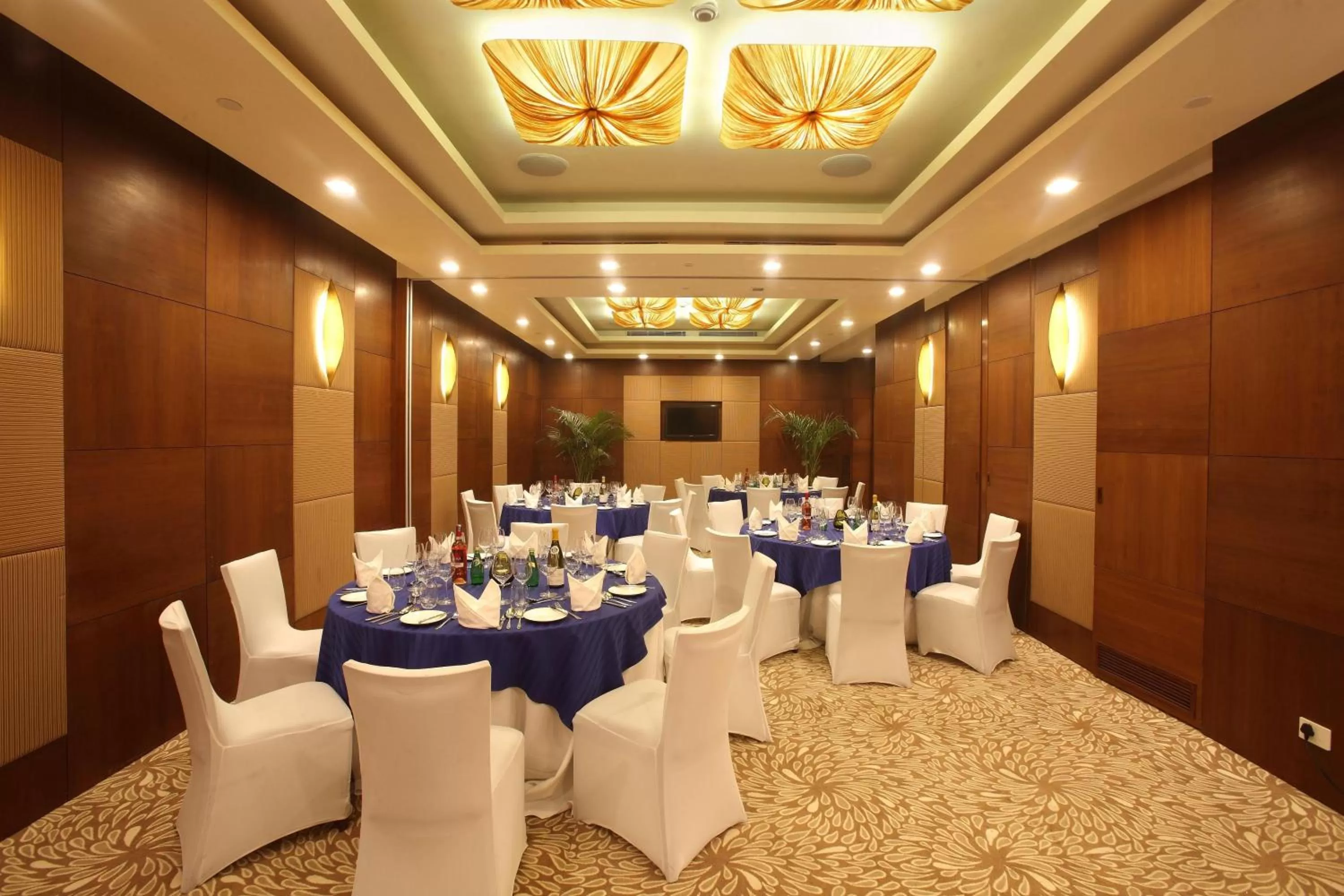 Meeting/conference room in Crowne Plaza New Delhi Okhla by IHG