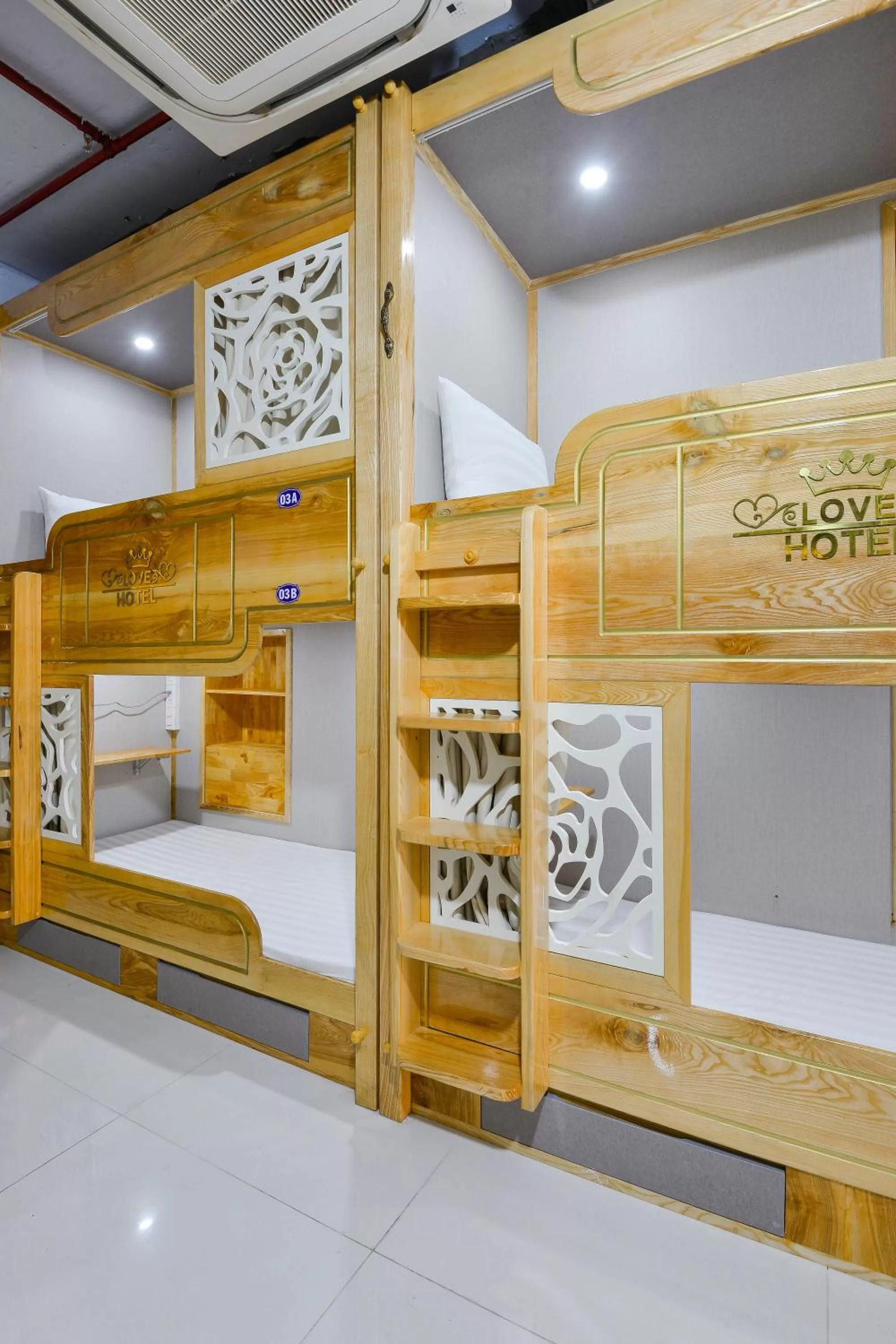 Bunk Bed in Love Hotel Airport