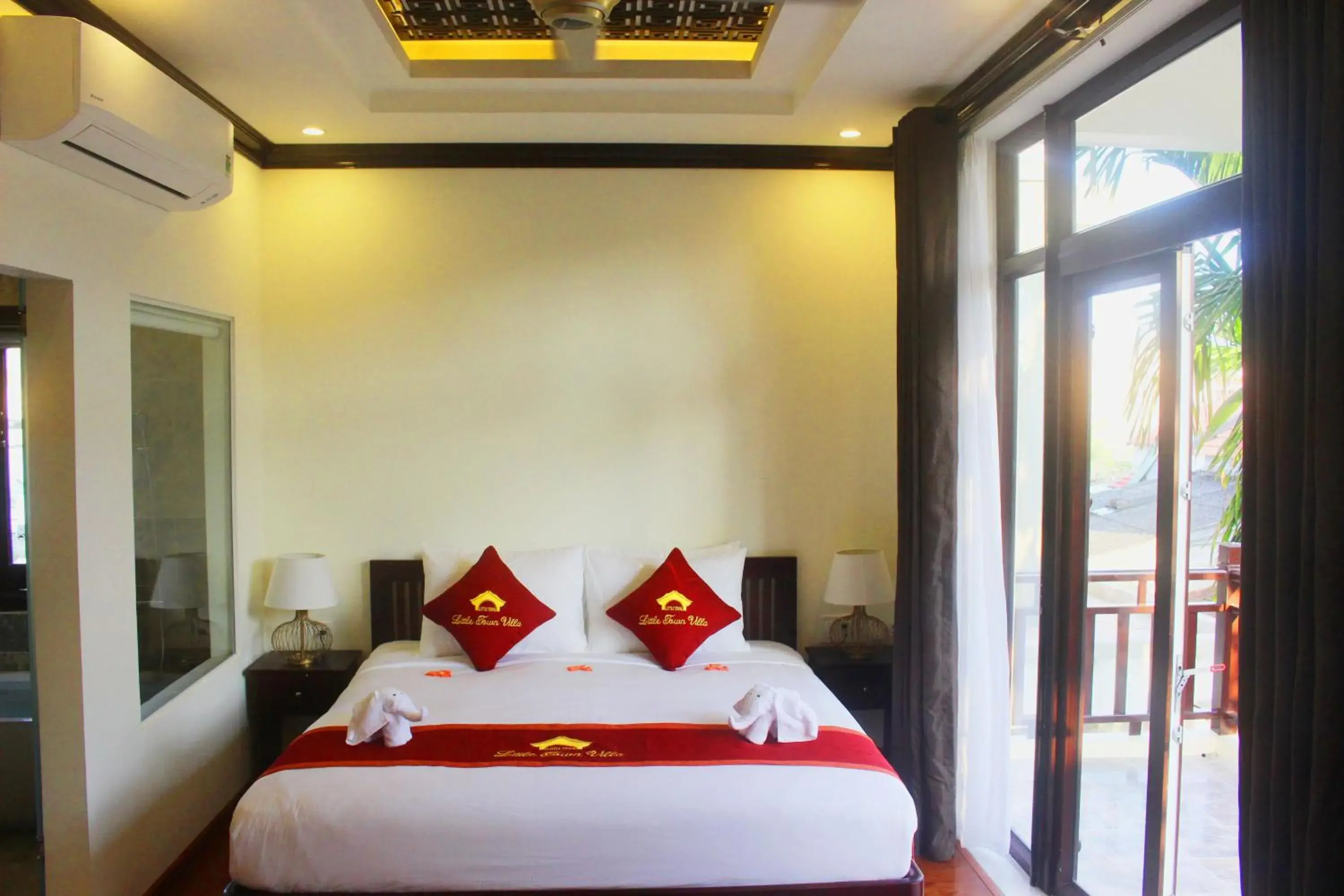 Deluxe Double or Twin Room with Pool View in Little Town Villa Hoi An Deluxe Double or Twin Room with Pool View in Little Town Villa Hoi An