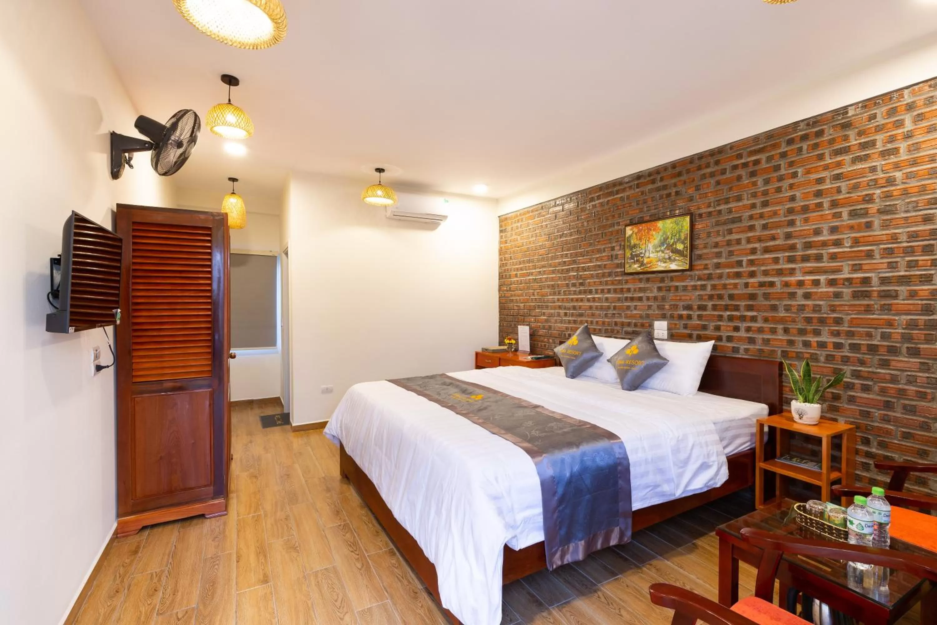 Photo of the whole room, Bed in SoNa Resort