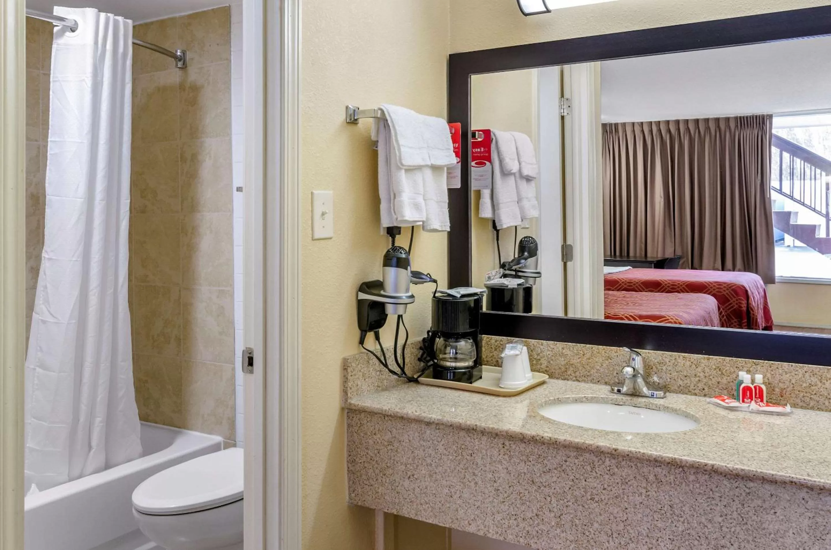 Bathroom in Econo Lodge Roanoke Civic Center