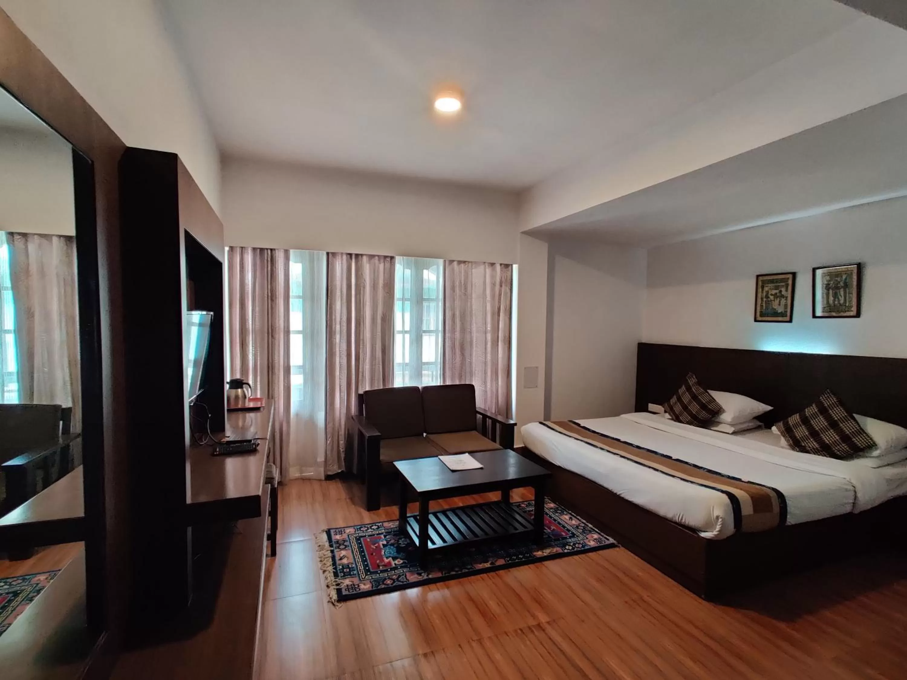 Photo of the whole room in Hotel Tarayana