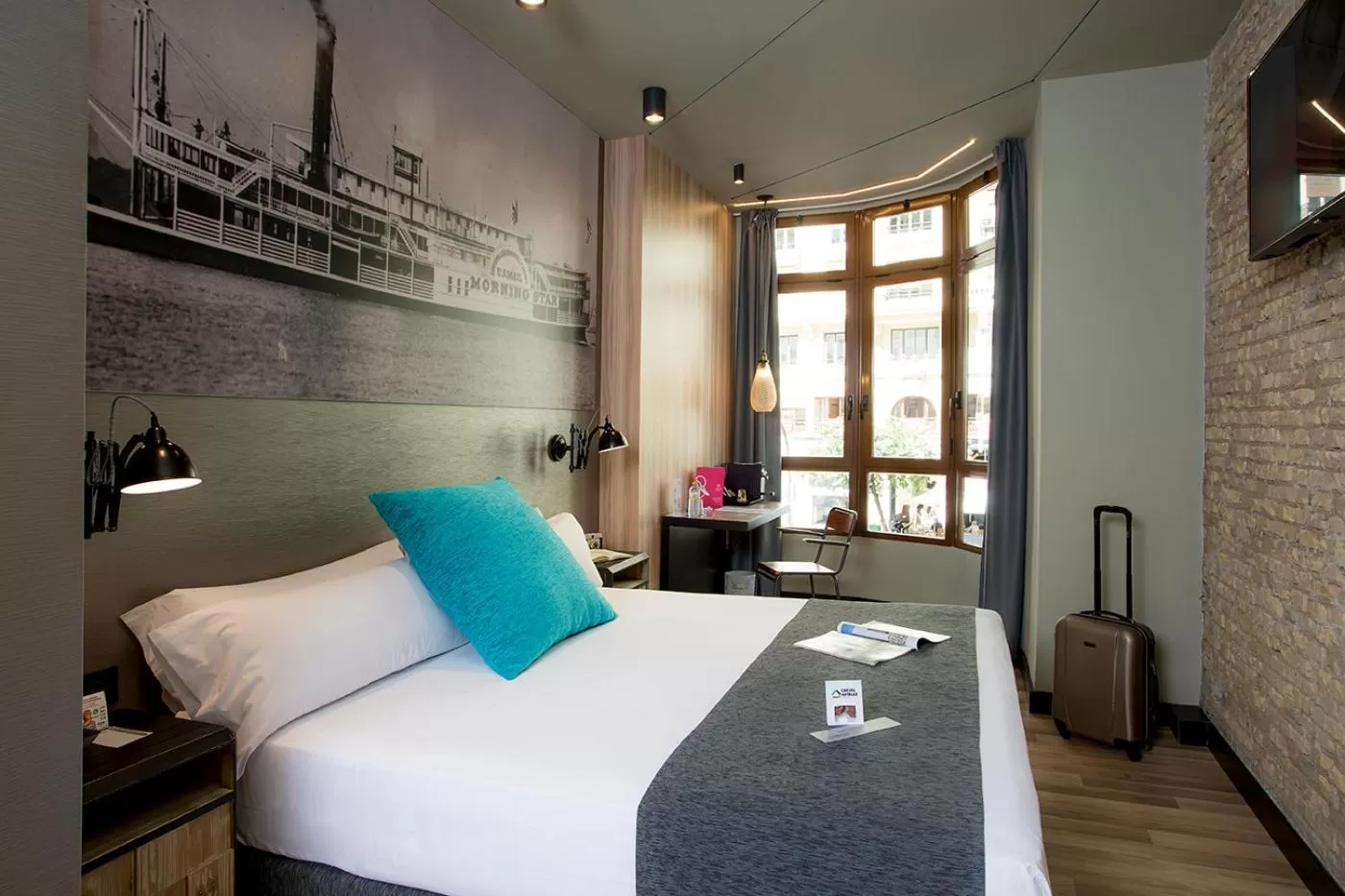 Bedroom, Bed in Casual Vintage Valencia