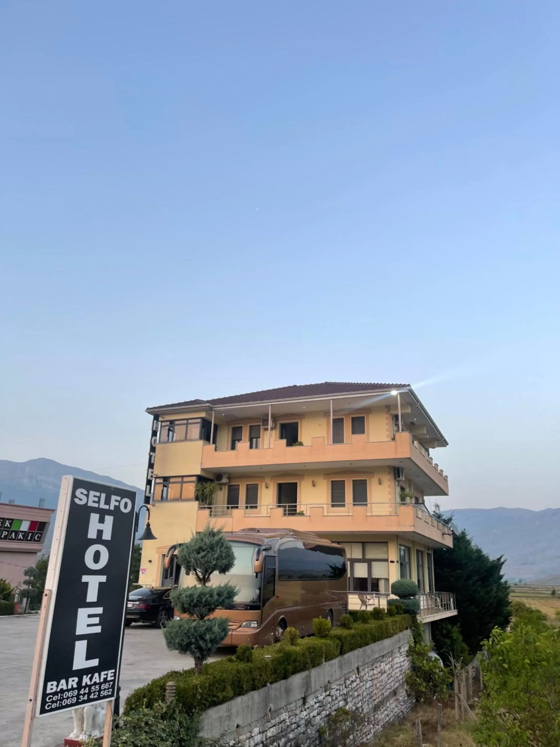 Property Building in Hotel Selfo