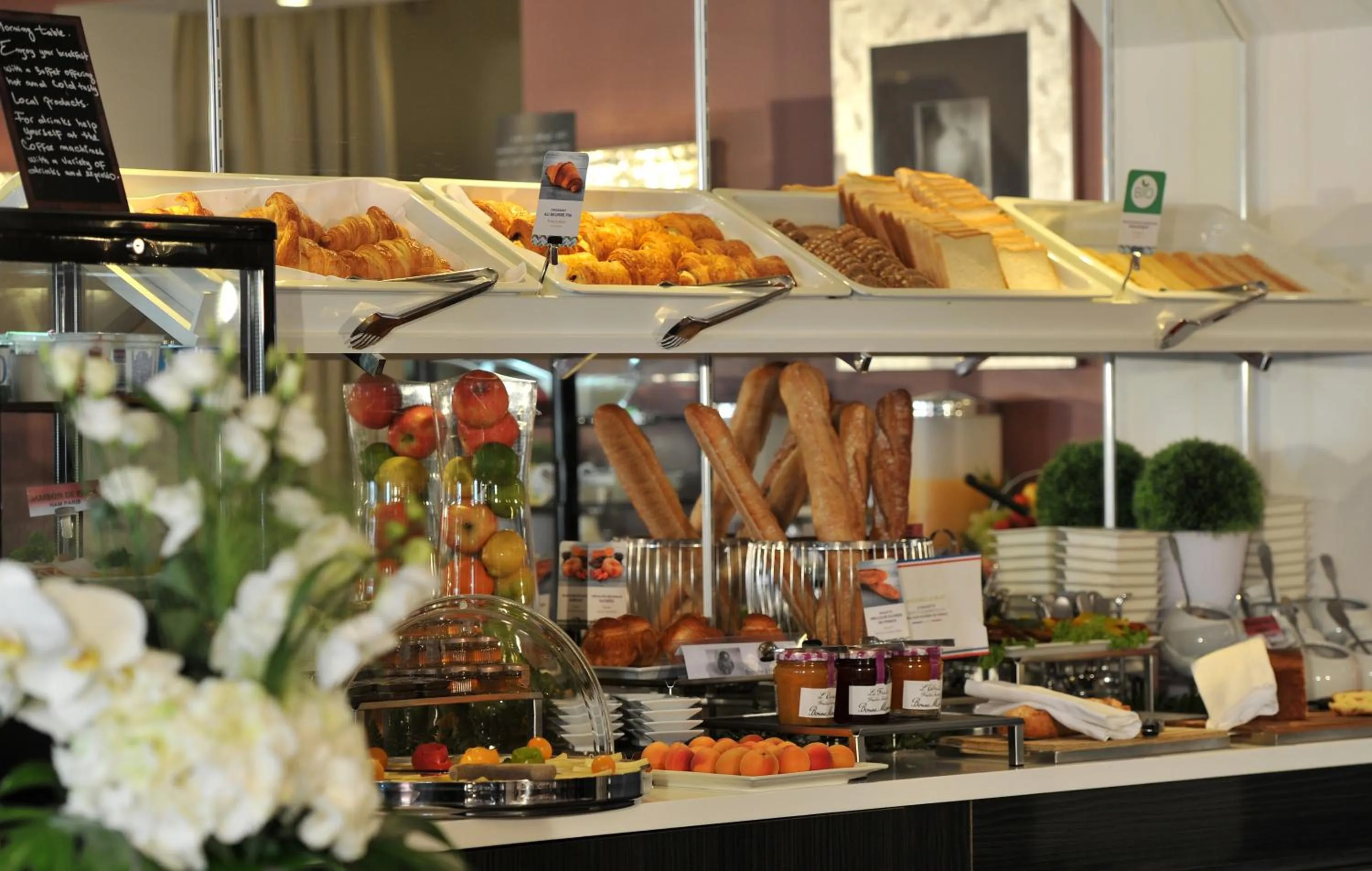 Food and drinks in Mercure Paris Opéra Faubourg Montmartre