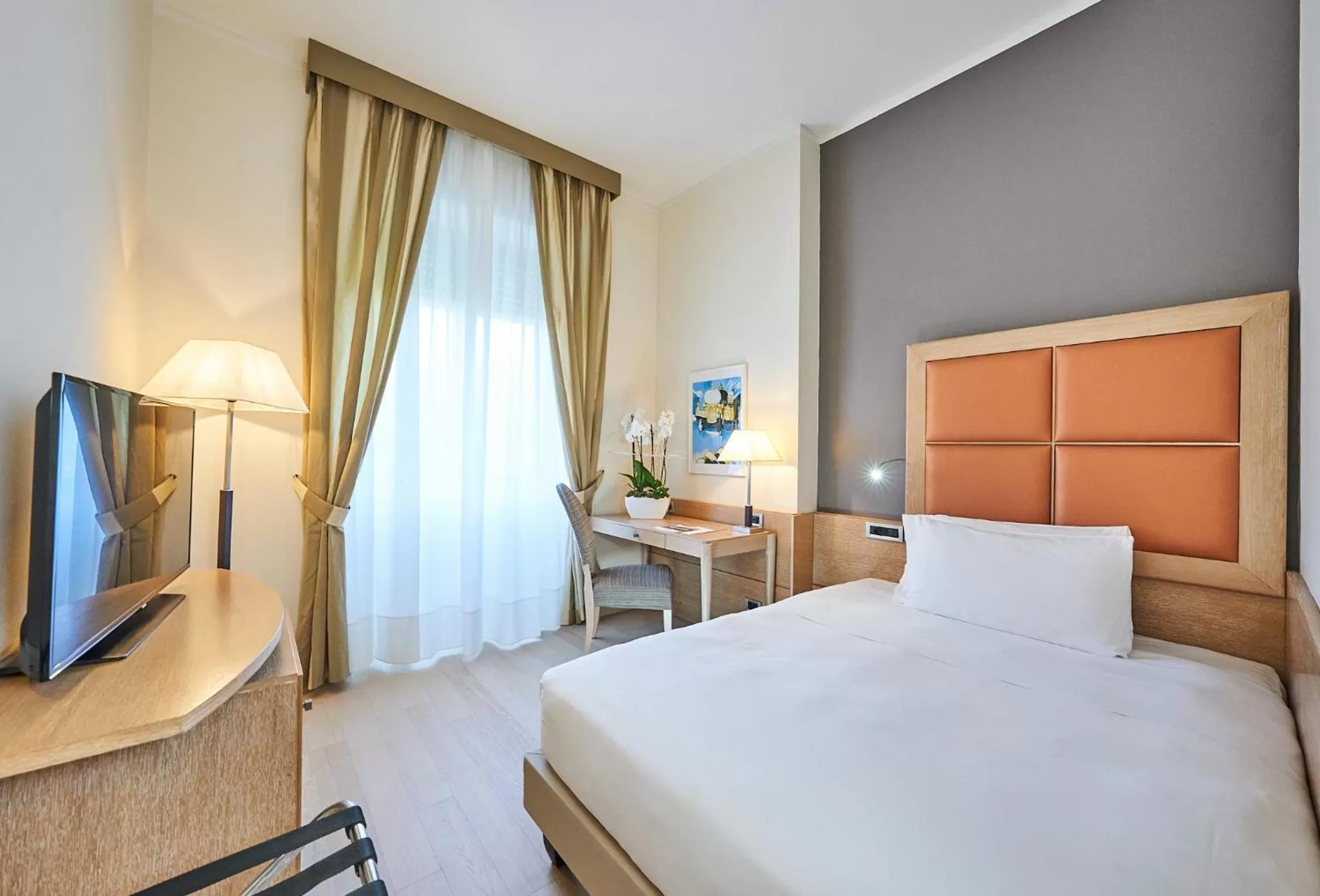 Bedroom, Bed in Hotel Astoria