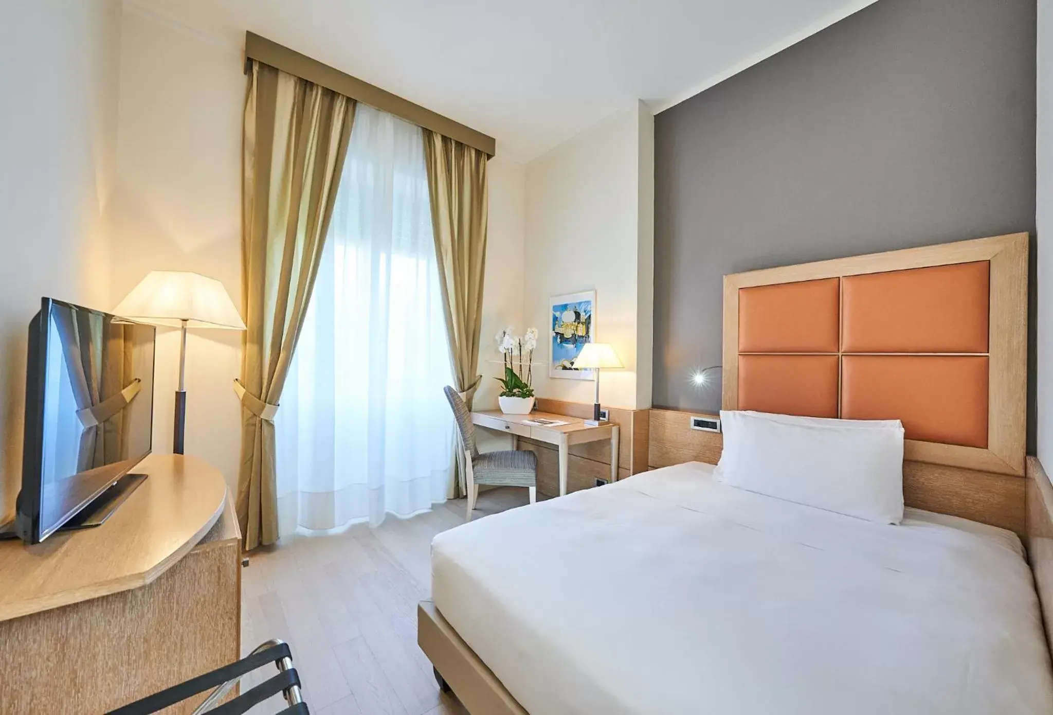 Superior Single Room in Hotel Astoria Superior Single Room in Hotel Astoria