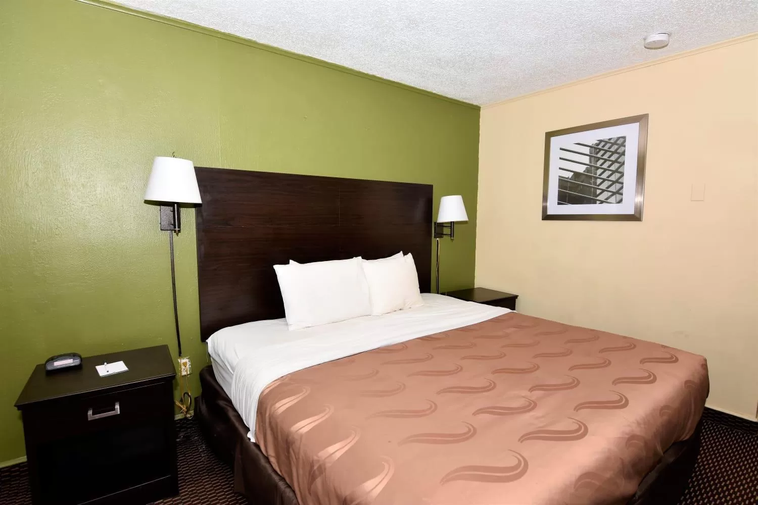 Bed in Rodeway Inn Harbison Area