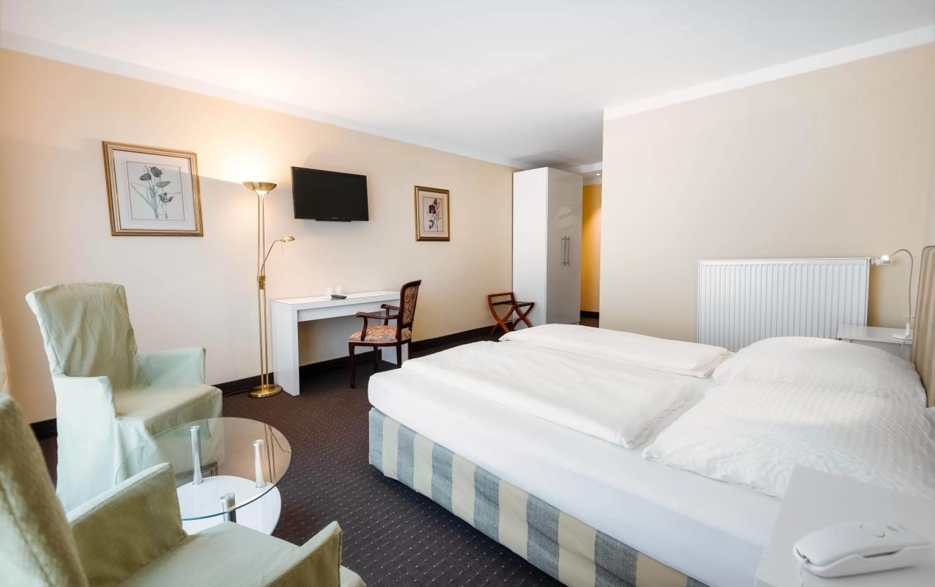 Bedroom, Bed in ALPHA HOTEL Hermann von Salza