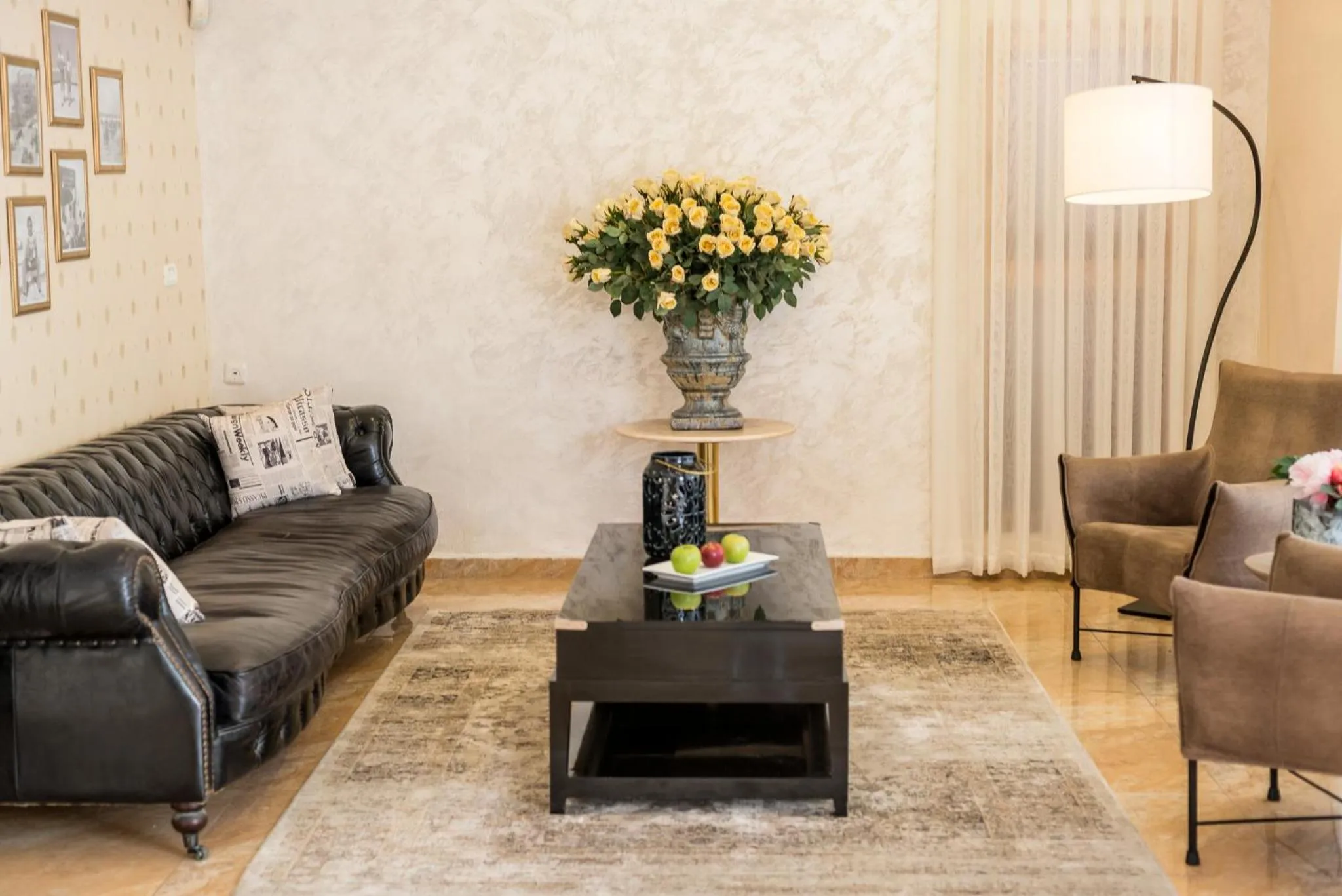 Seating area, Lounge/Bar in Ness Hotel