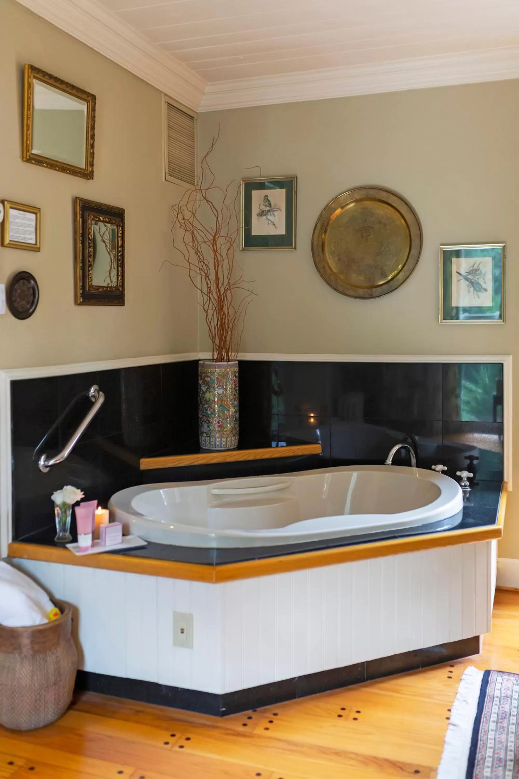 Bath in Arrowhead Inn