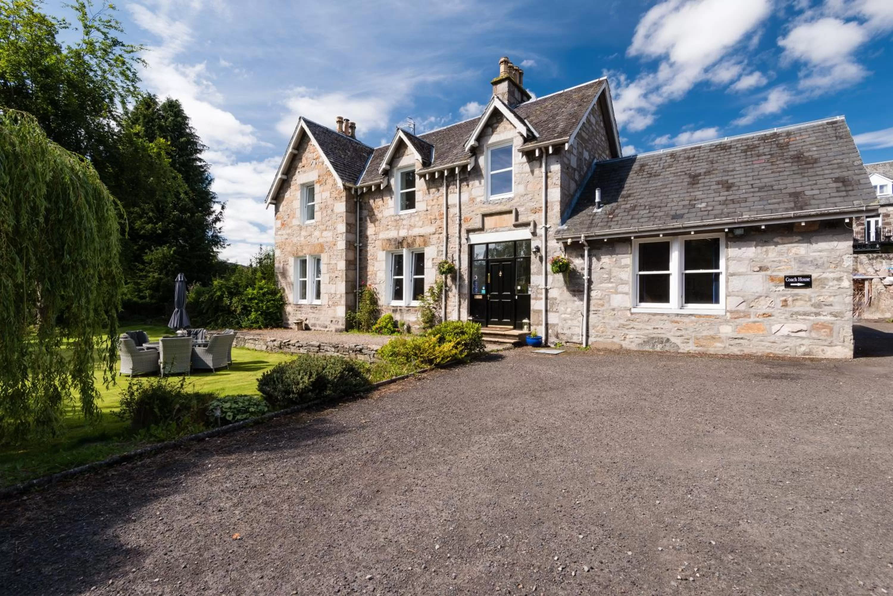 Facade/entrance in Croft Na Coille