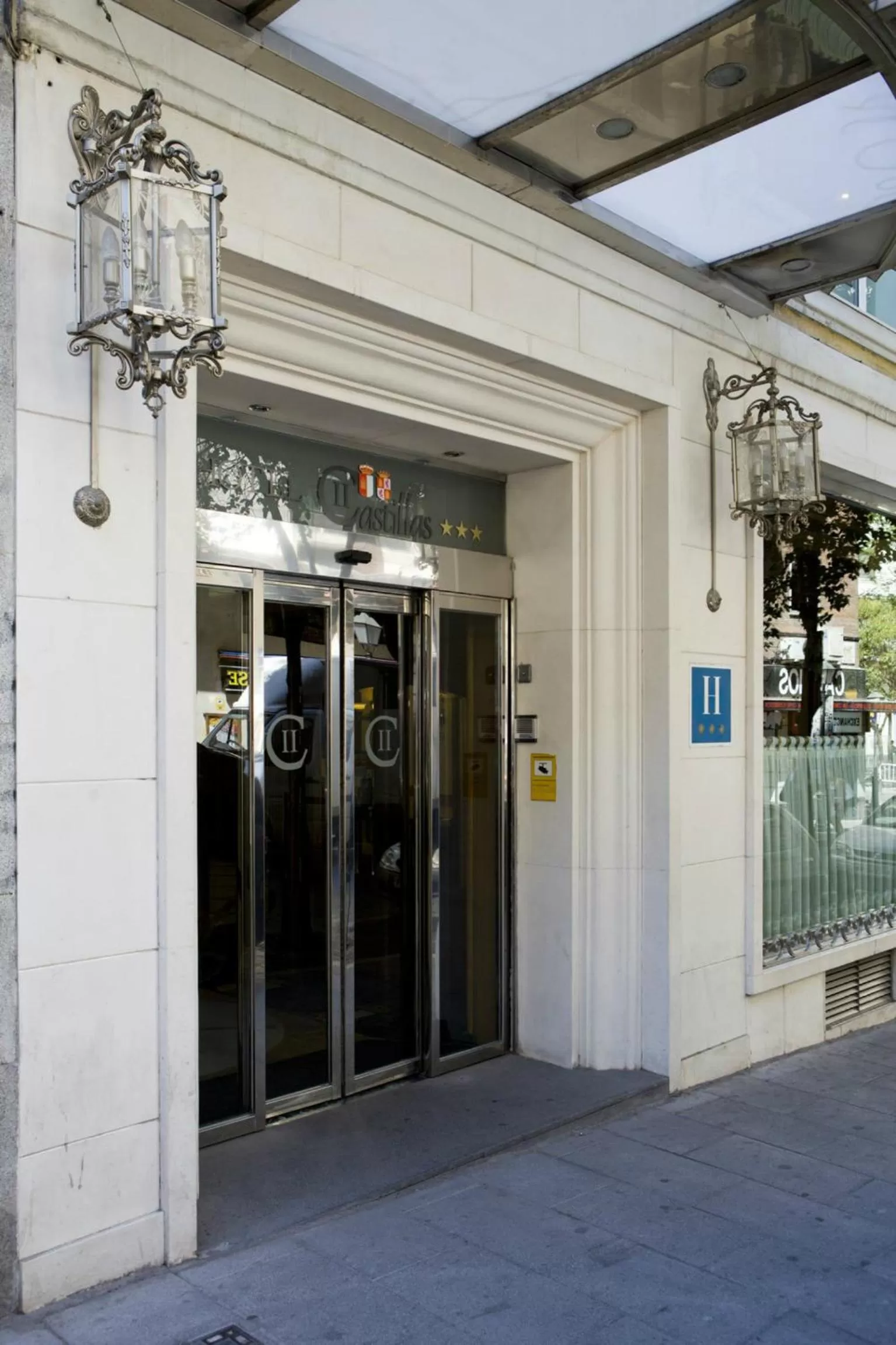 Facade/entrance in II Castillas Madrid