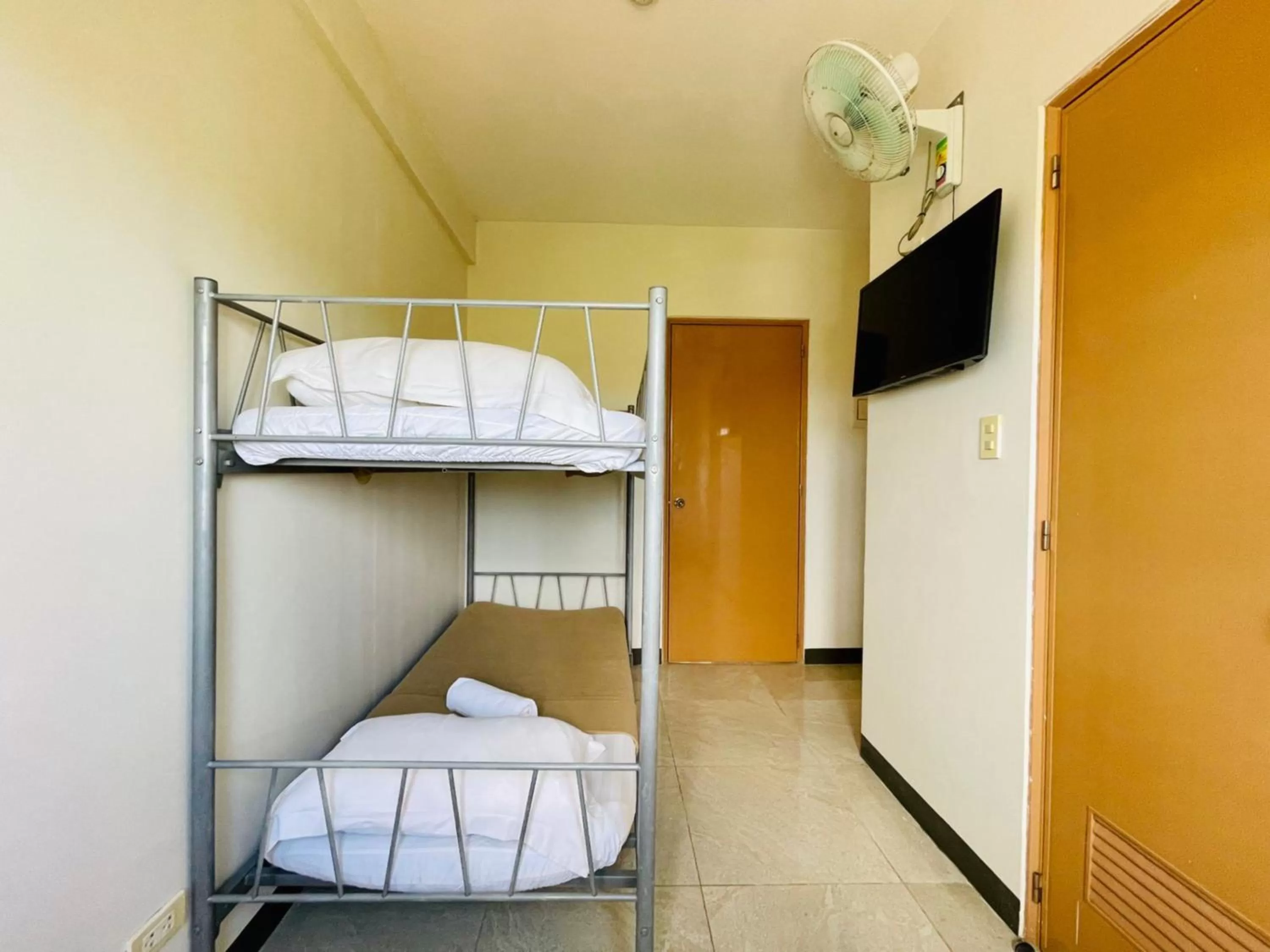 Bunk Bed in OYO 823 Stay Inn