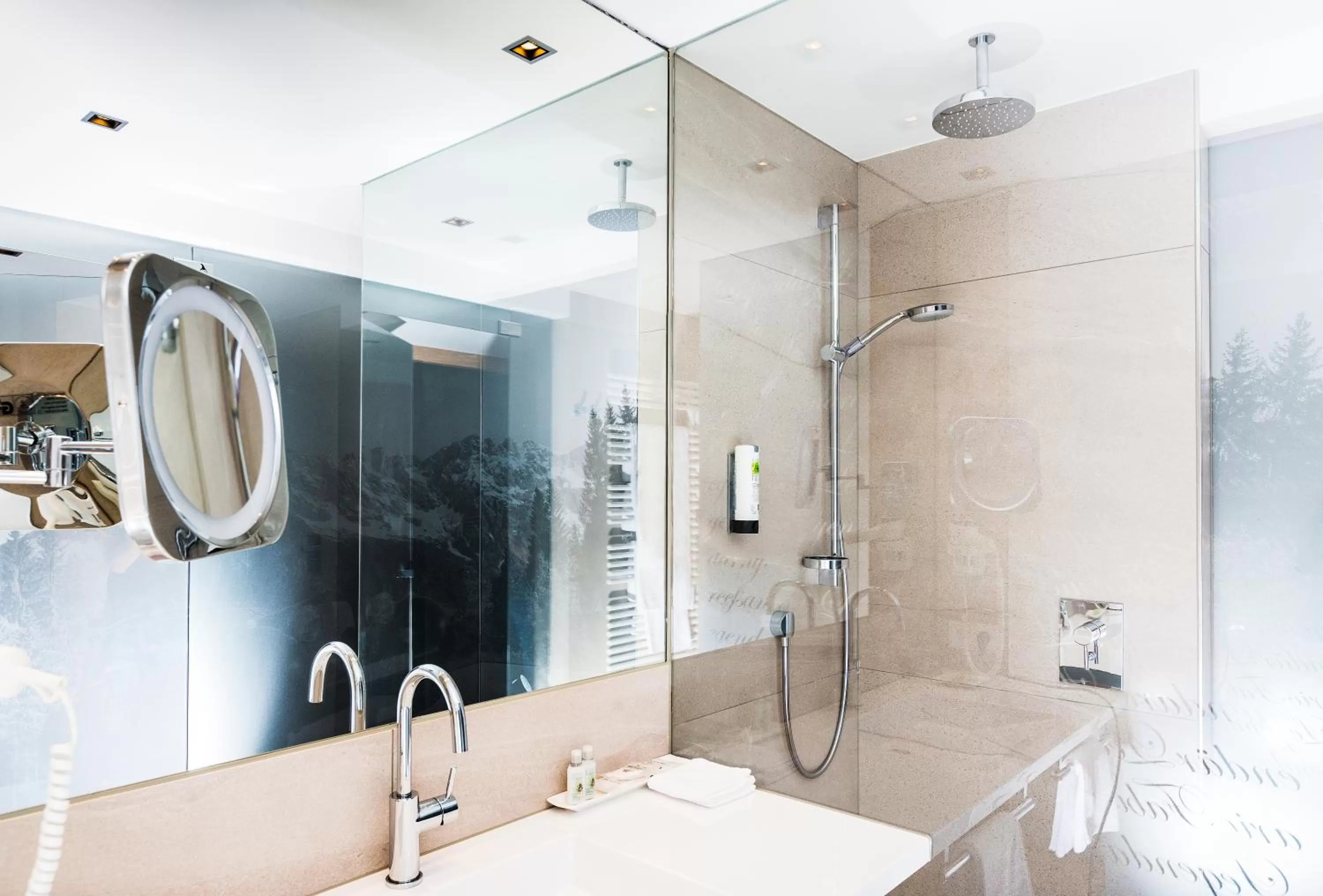 Photo of the whole room, Bathroom in Das Reisch