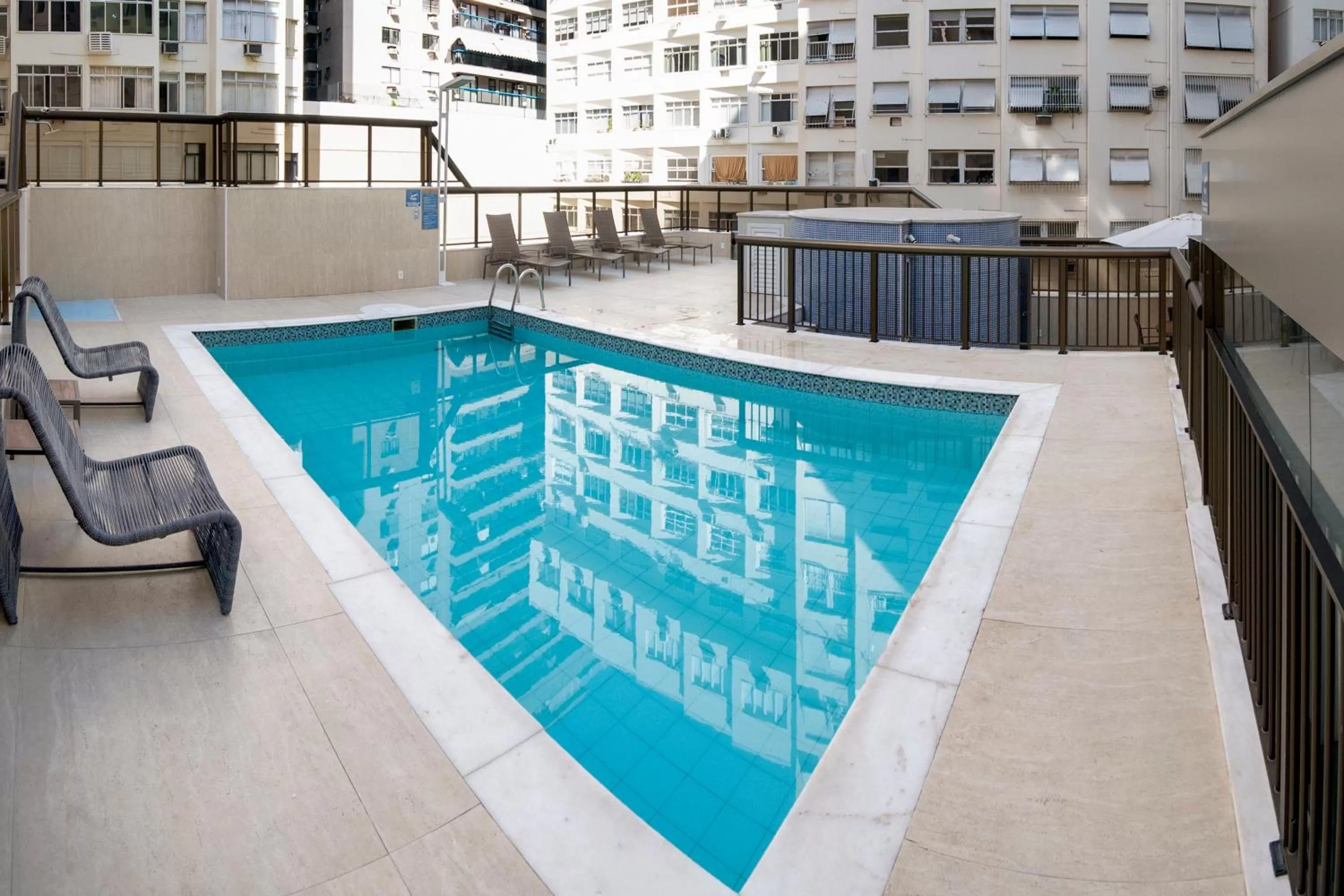 Swimming pool in Hotel Astoria Copacabana