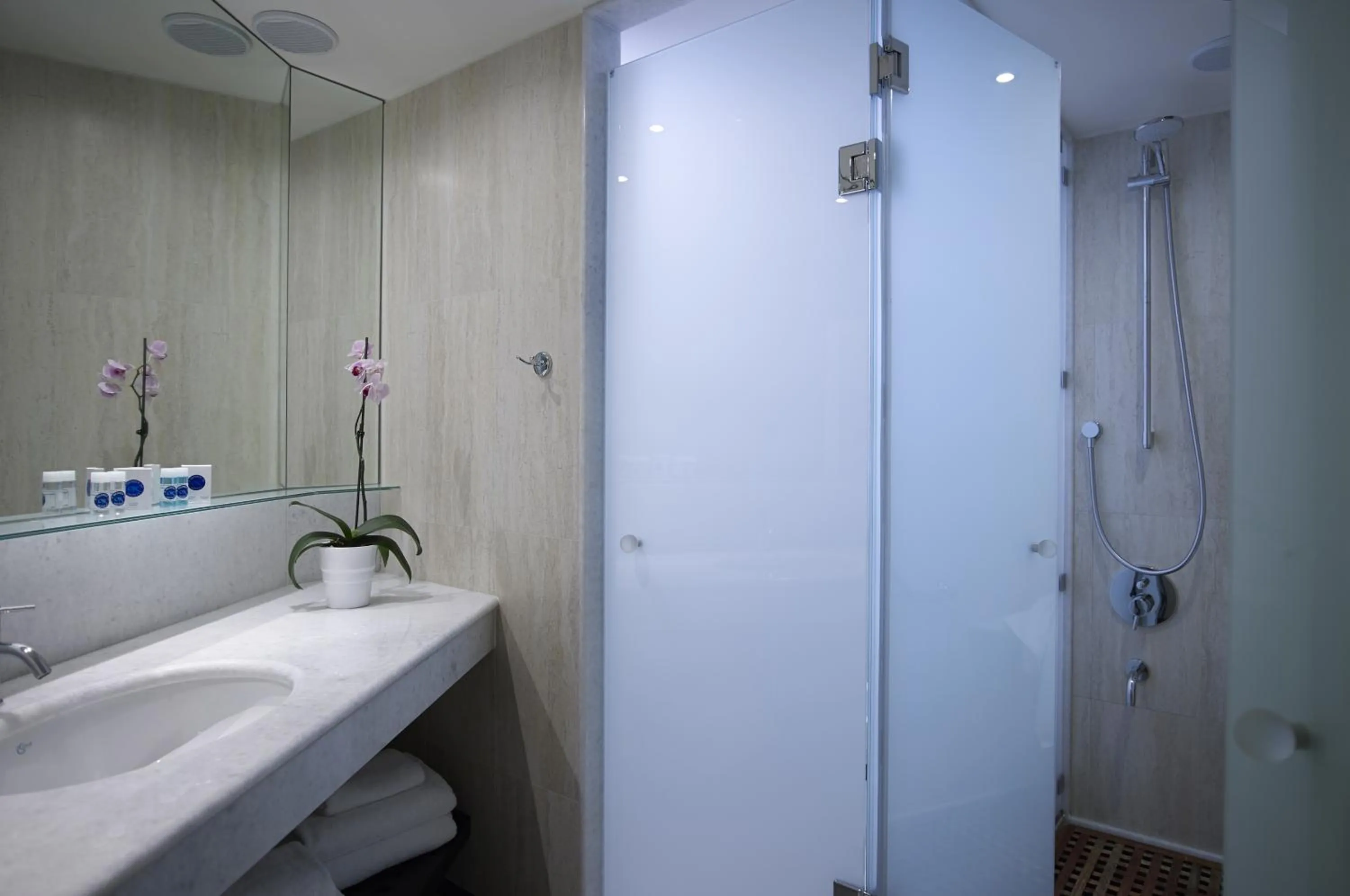 Bathroom in Kriti Beach Hotel