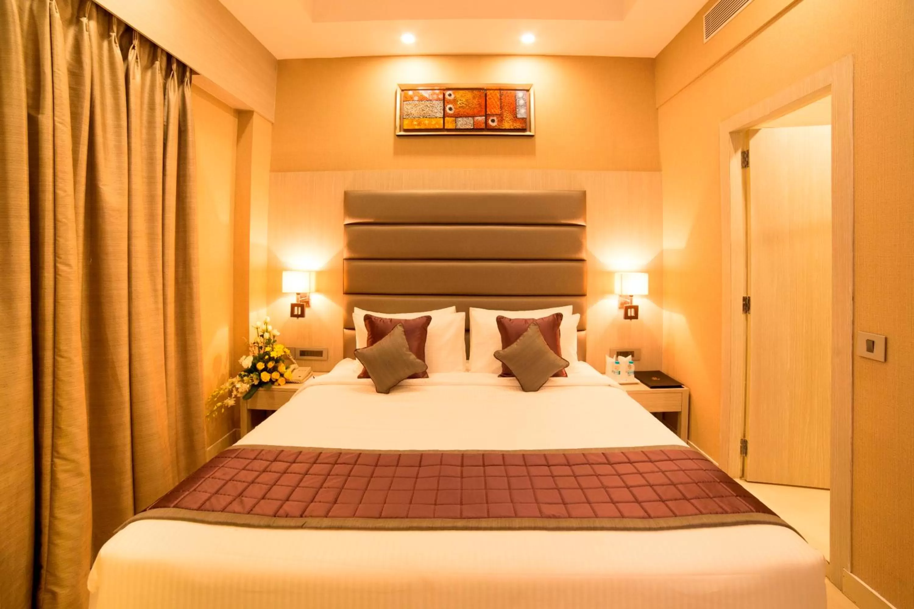 Bedroom, Bed in Golden Tulip Saltlake Kolkata