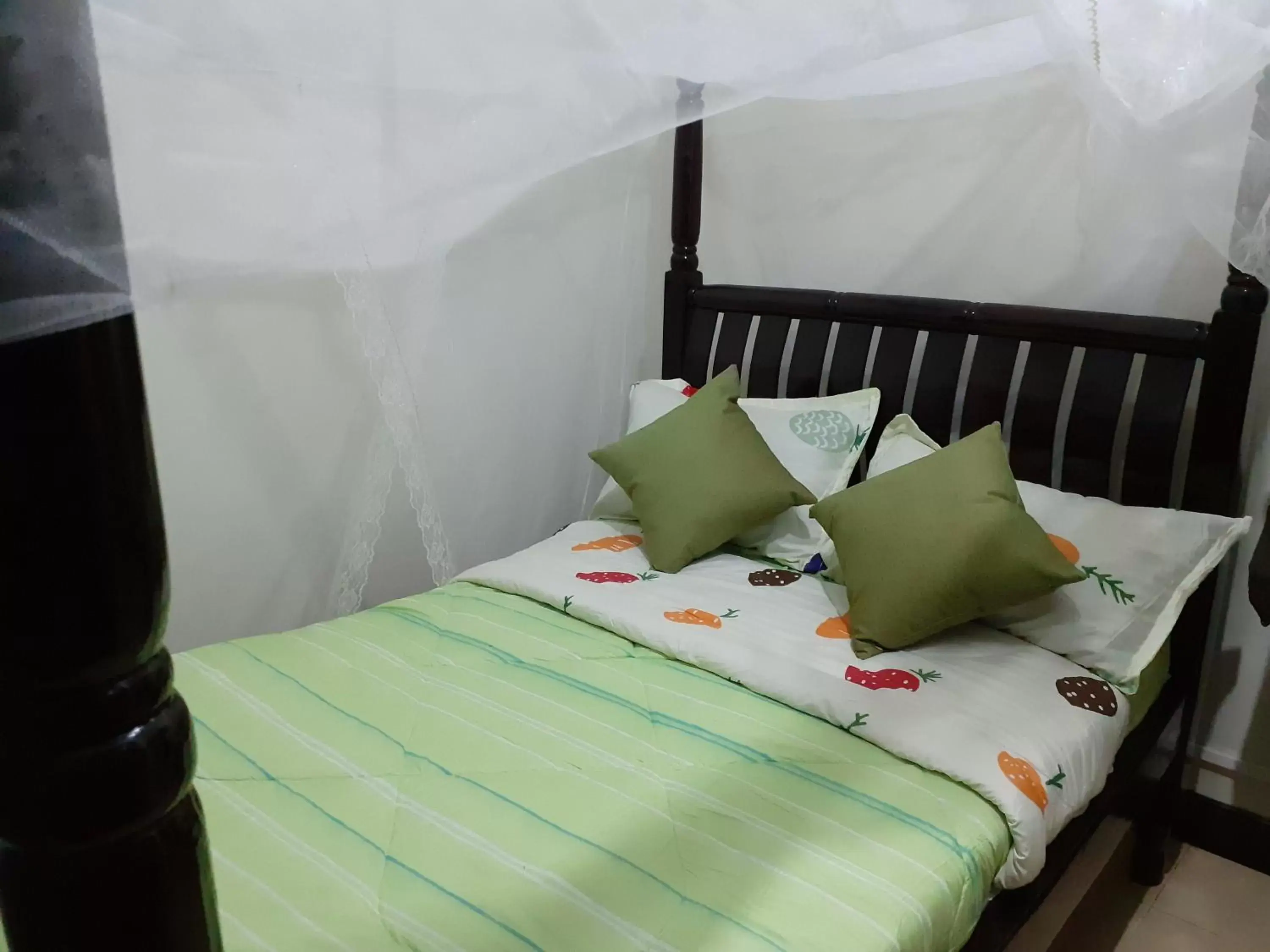 Single Room with Lake View in OKRA HOUSE Single Room with Lake View in OKRA HOUSE