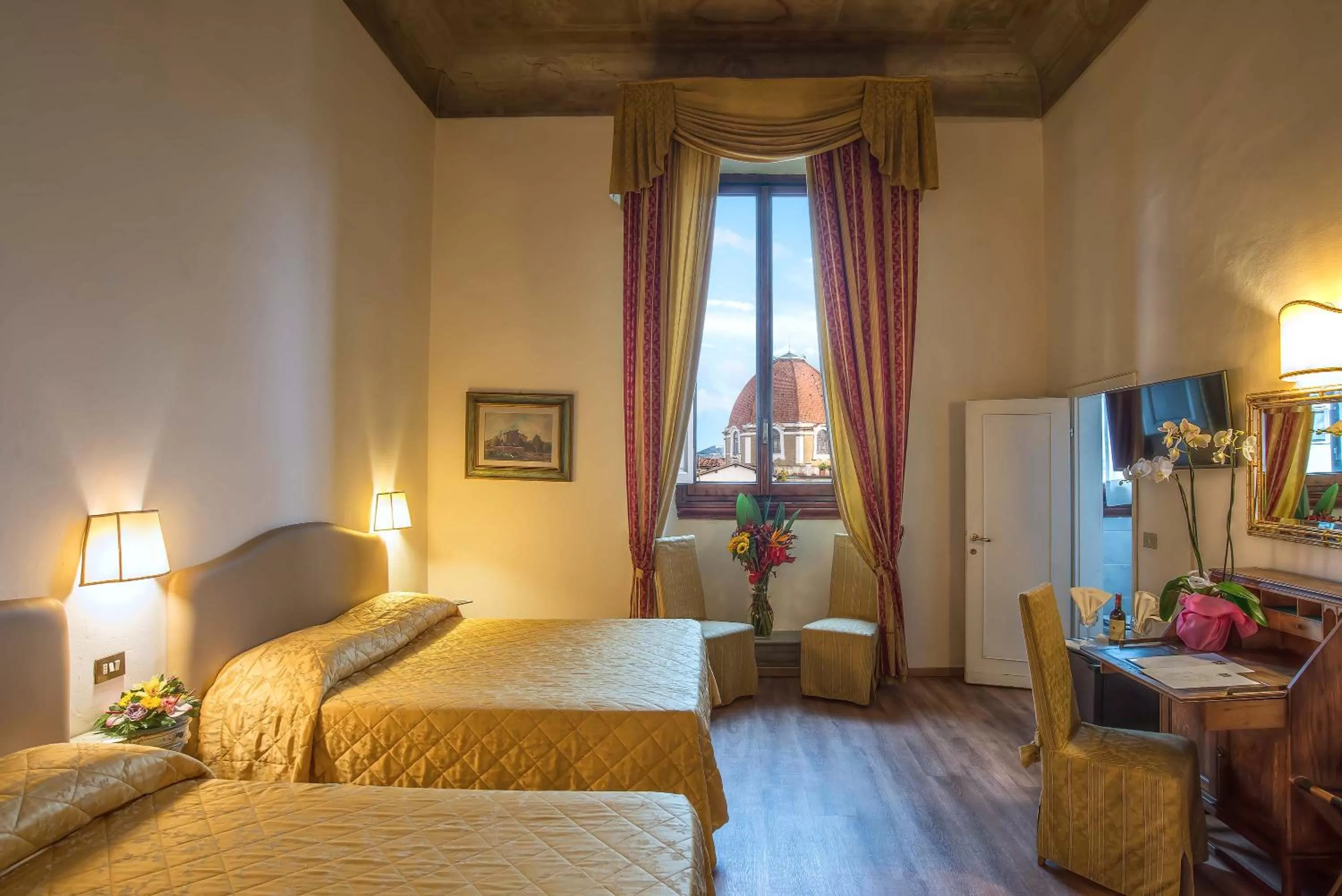 Bedroom, Bed in Hotel Paris