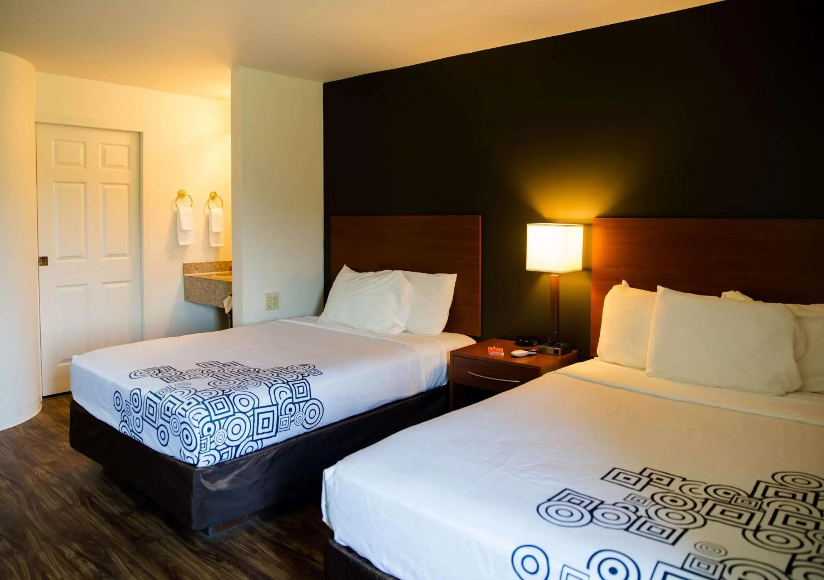 Double Room with Two Double Beds - Non-Smoking in Econo Lodge Harrisburg - Hershey North Double Room with Two Double Beds - Non-Smoking in Econo Lodge Harrisburg - Hershey North