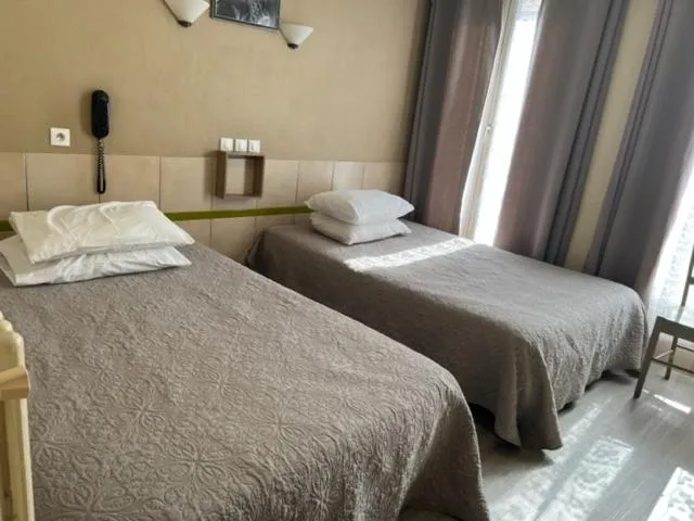 Triple Room in Hôtel Jarry Confort
