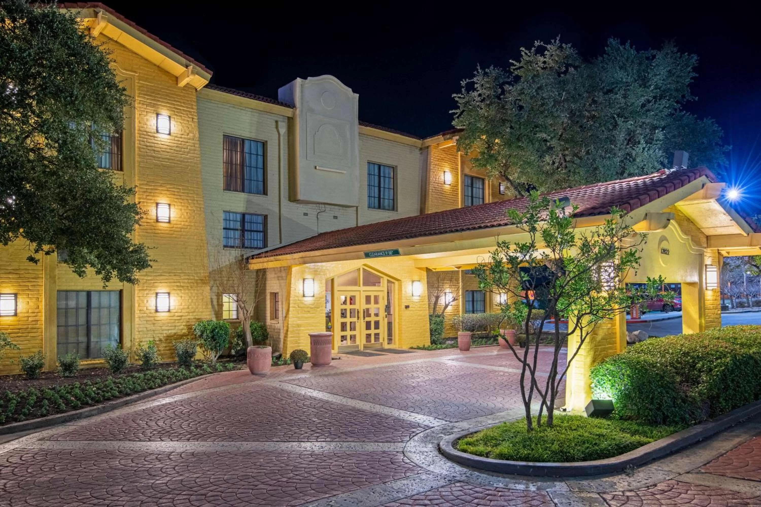 Property building in La Quinta Inn by Wyndham San Antonio I-35 N at Toepperwein