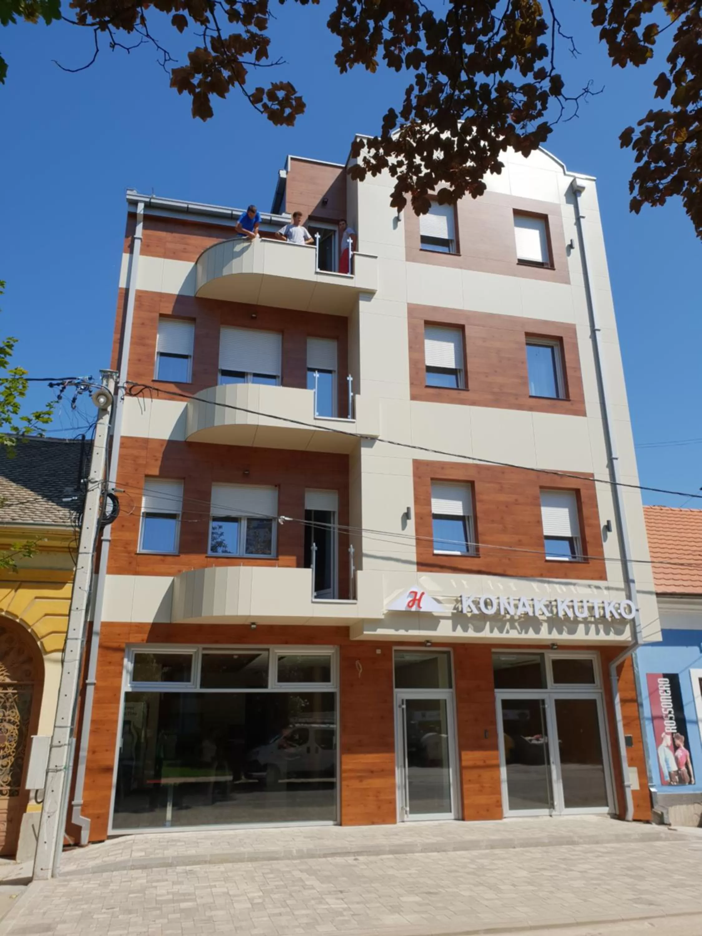 Property building in Konak Kutko