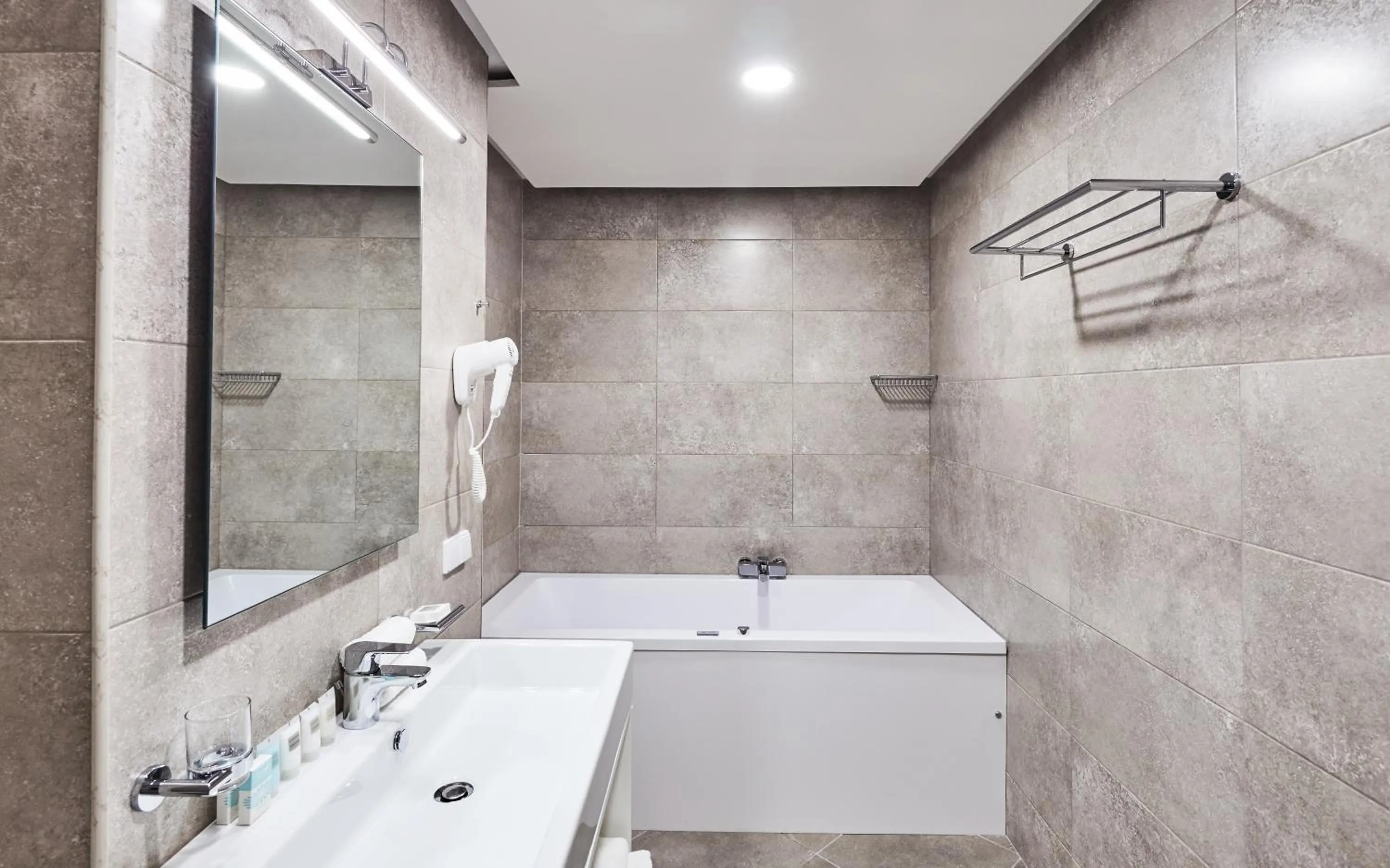 Hot Tub in Gallery Palace Hotel