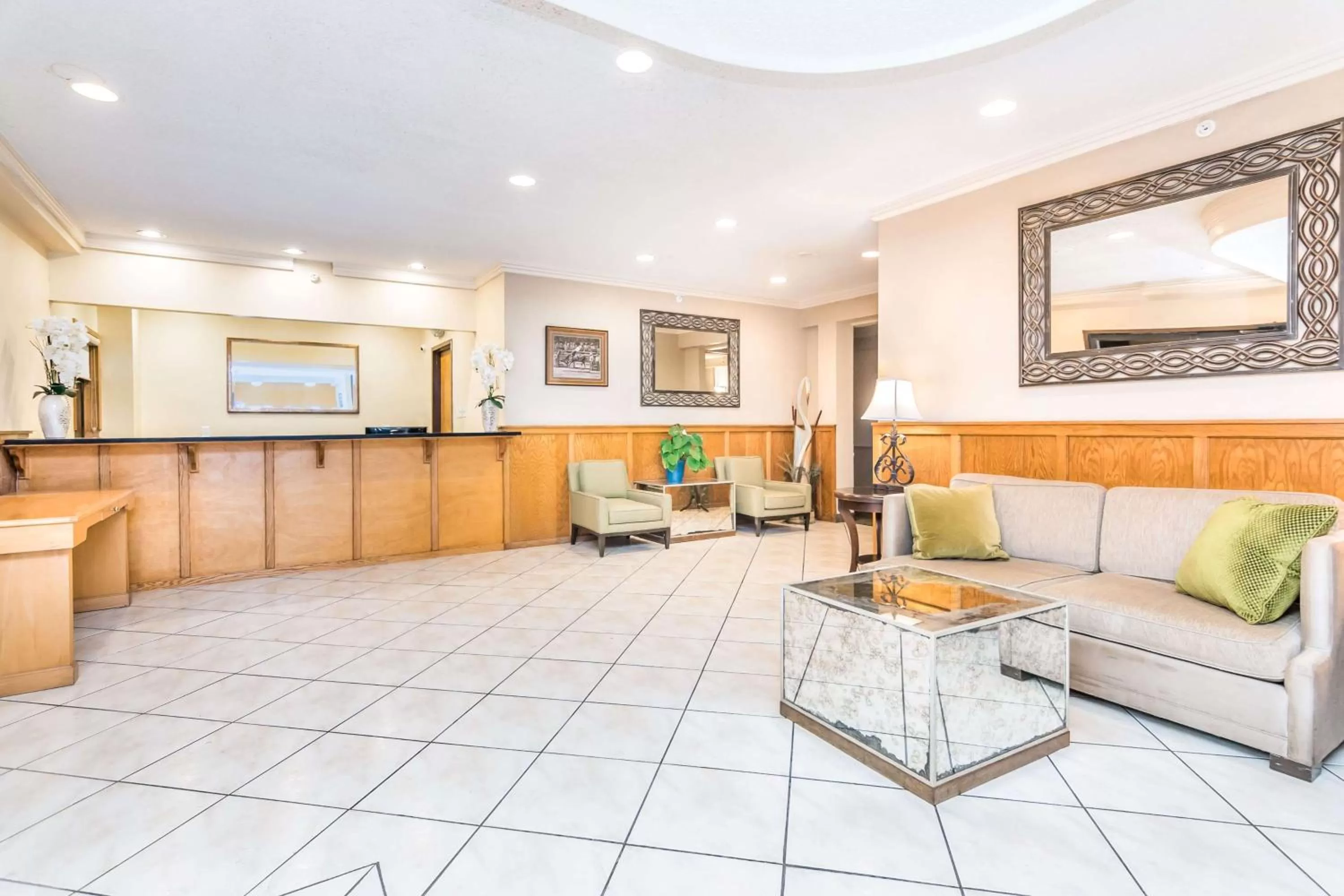 Lobby or reception in Days Inn & Suites by Wyndham Lake Okeechobee