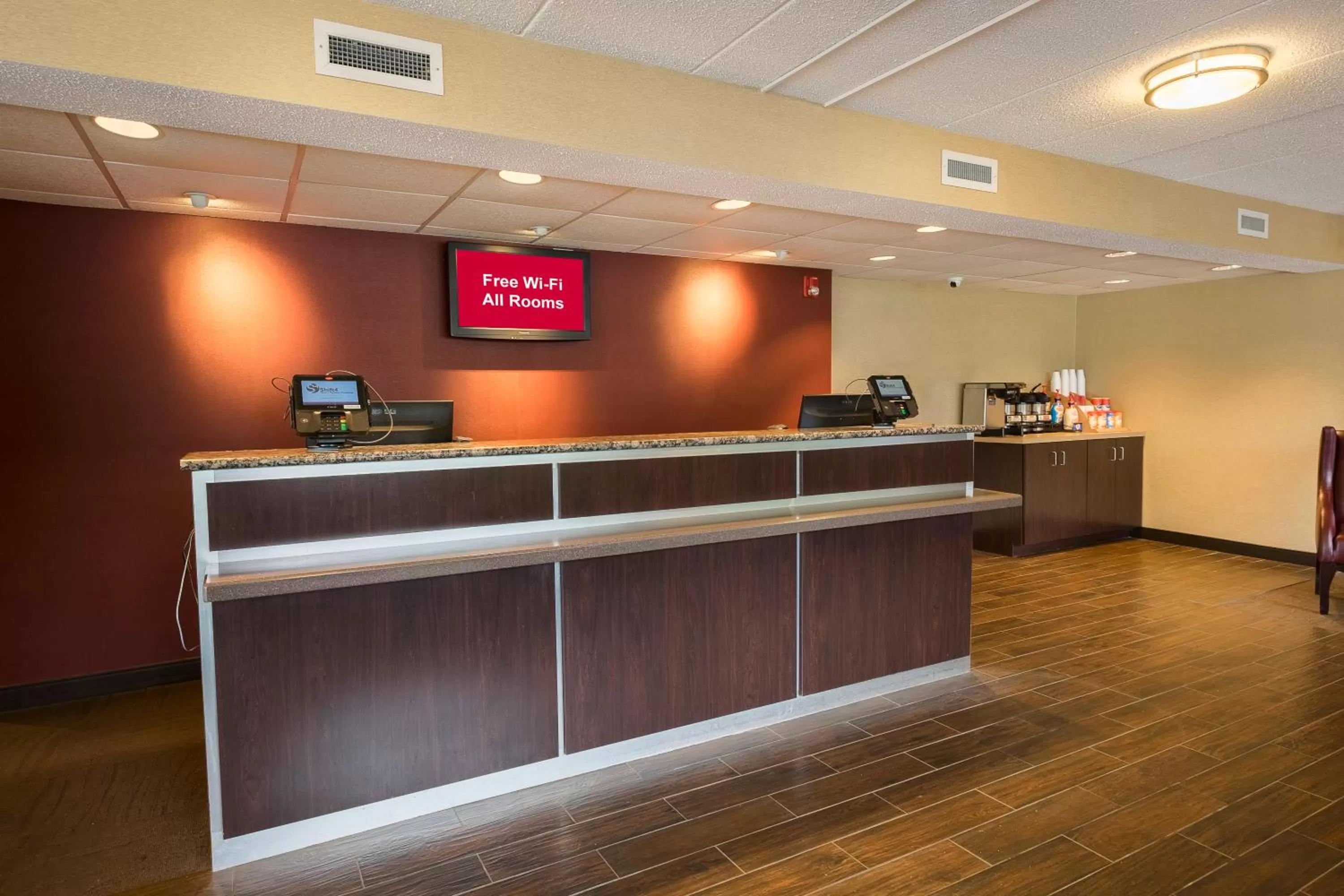 Lobby or reception in Red Roof Inn PLUS+ West Springfield