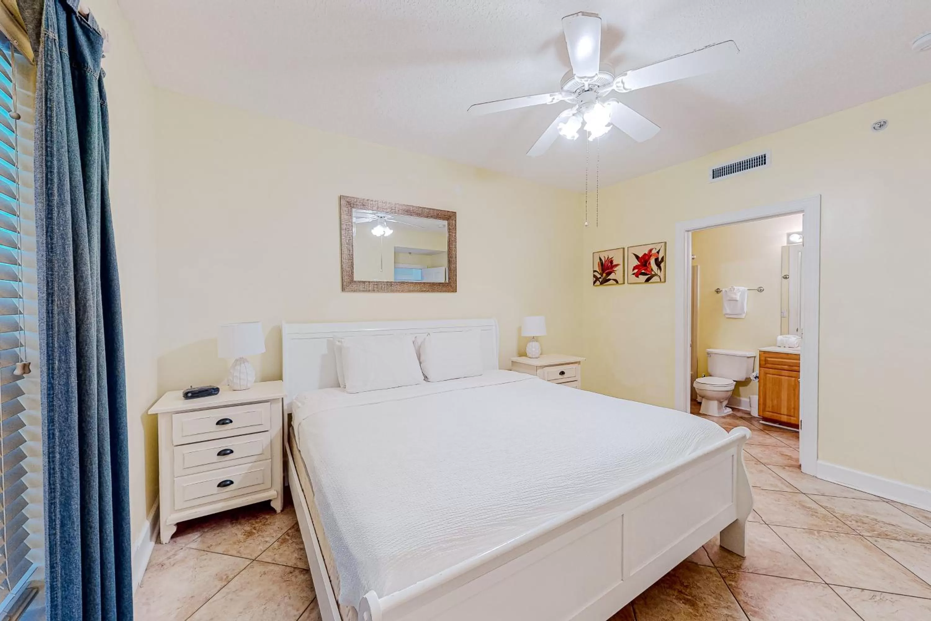 Bed in Twin Palms 603