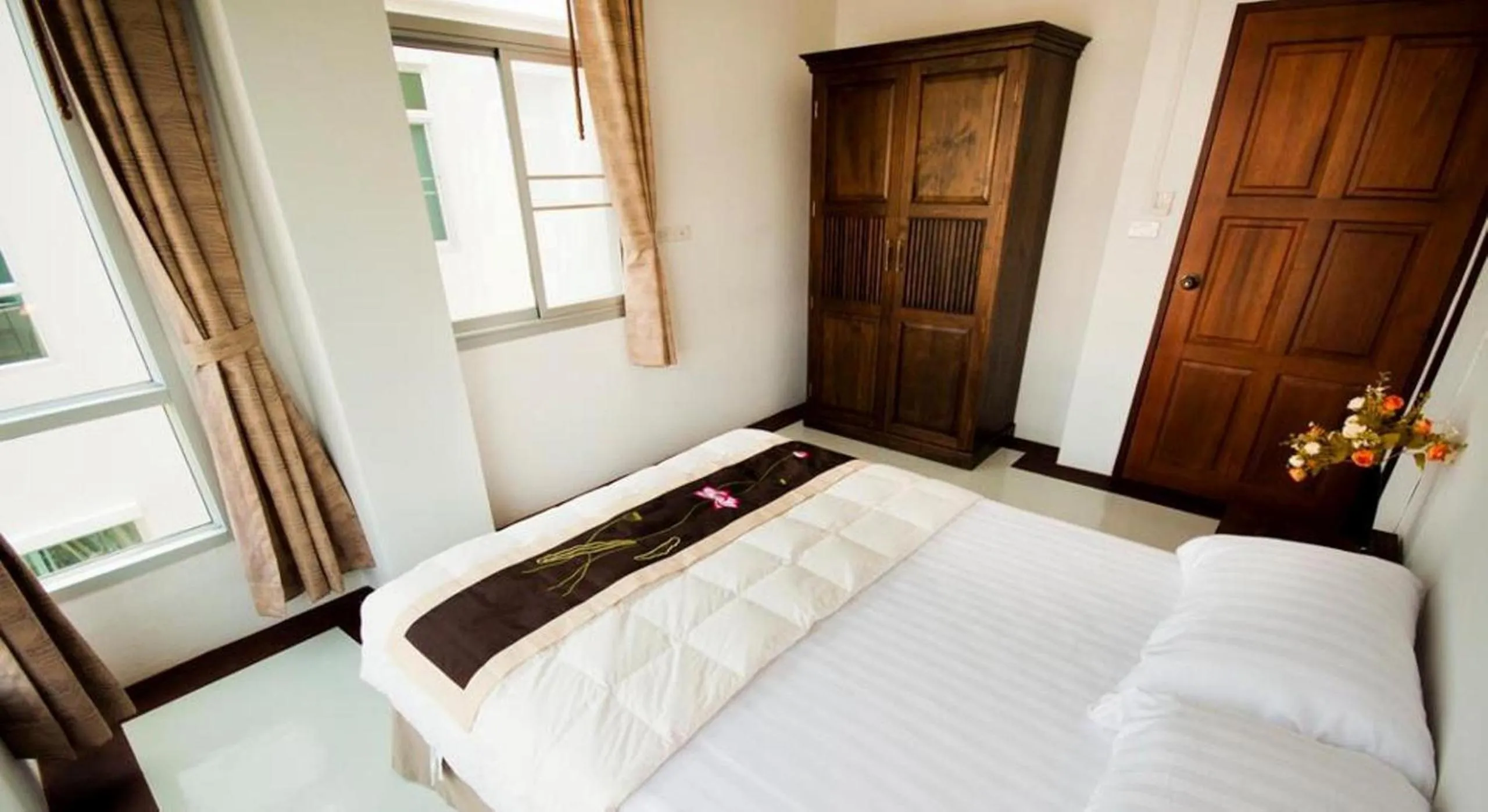 Bed in The Meet Green Apartment