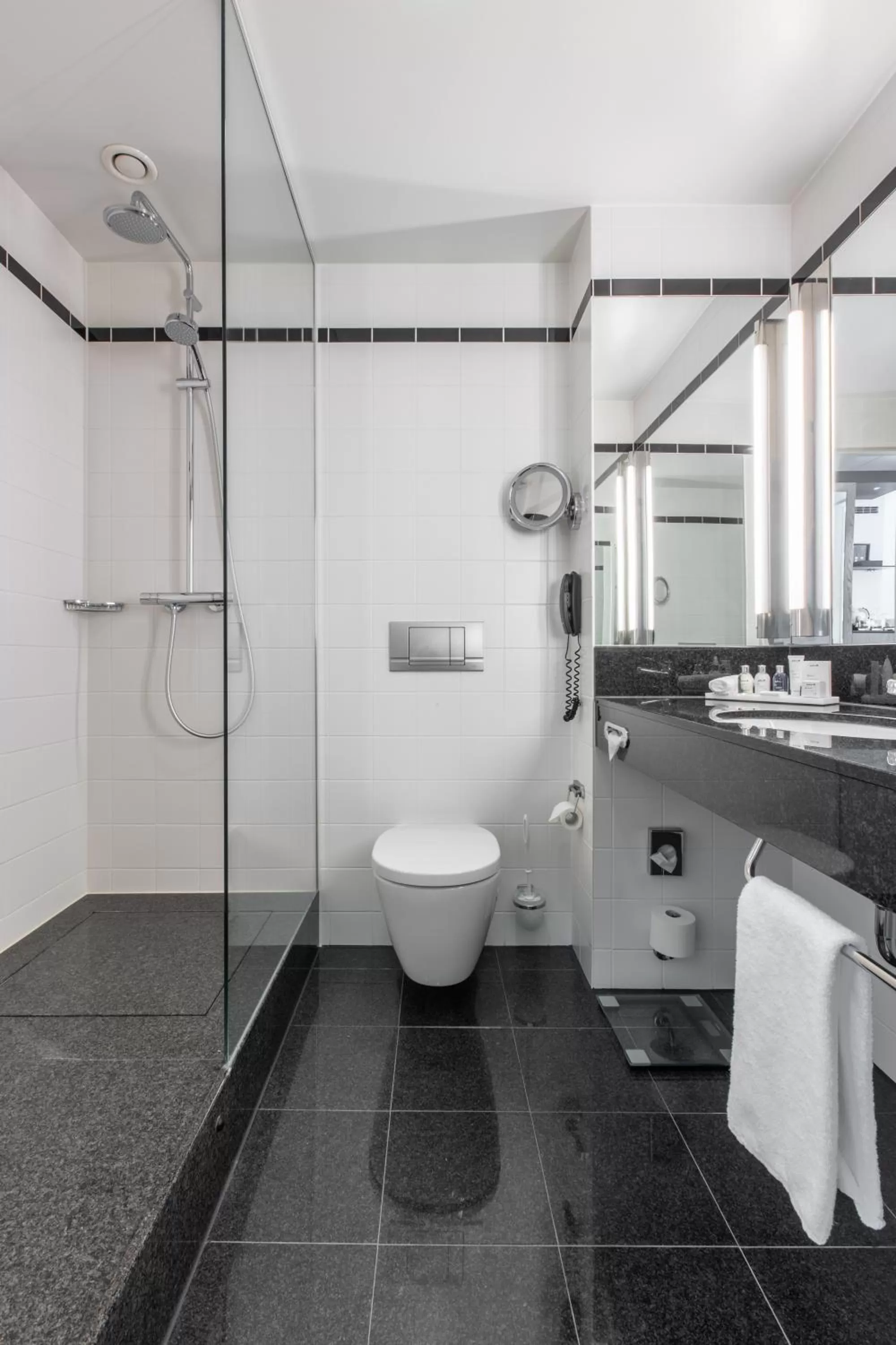 Bathroom in Radisson Blu Hotel Hannover